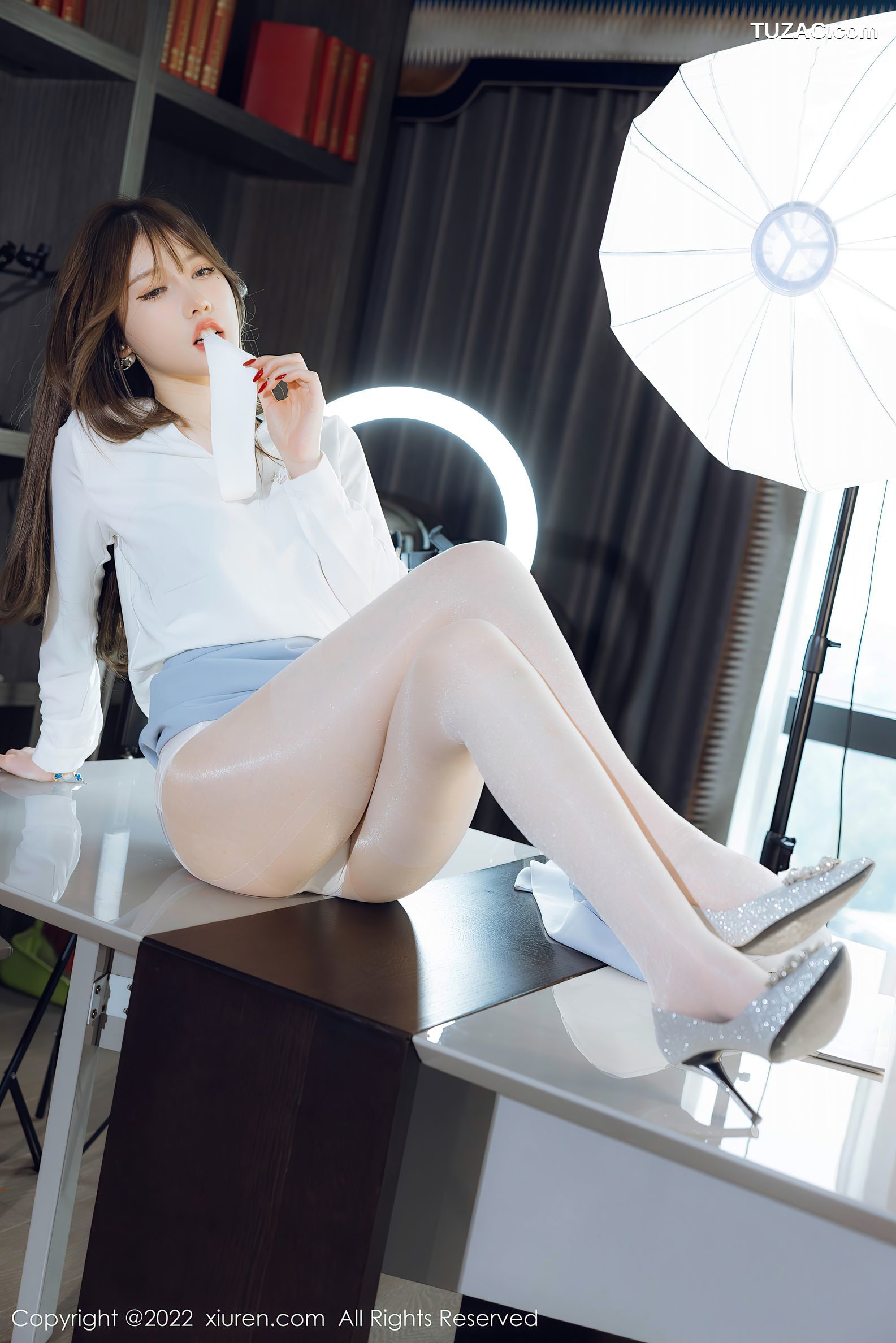 XiuRen秀人网-4658-美桃酱-蓝色制服系列性感内衣超薄肉丝-2022.03.02