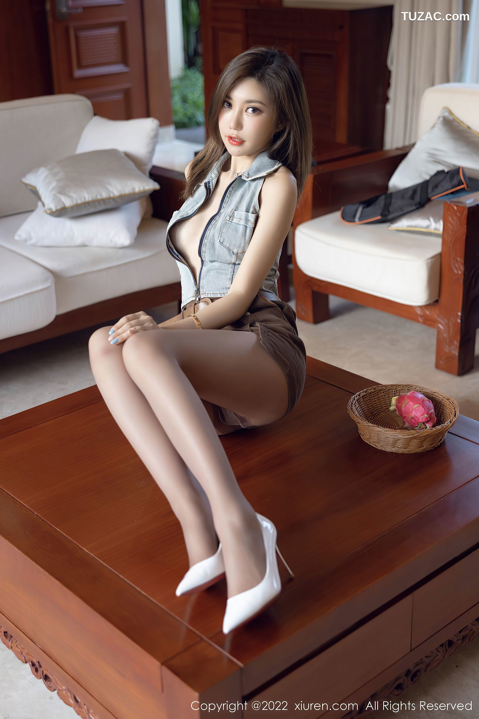 XiuRen秀人网-4675-绮里嘉Ula-珠三角旅拍-室内牛仔服短裙-2022.03.04