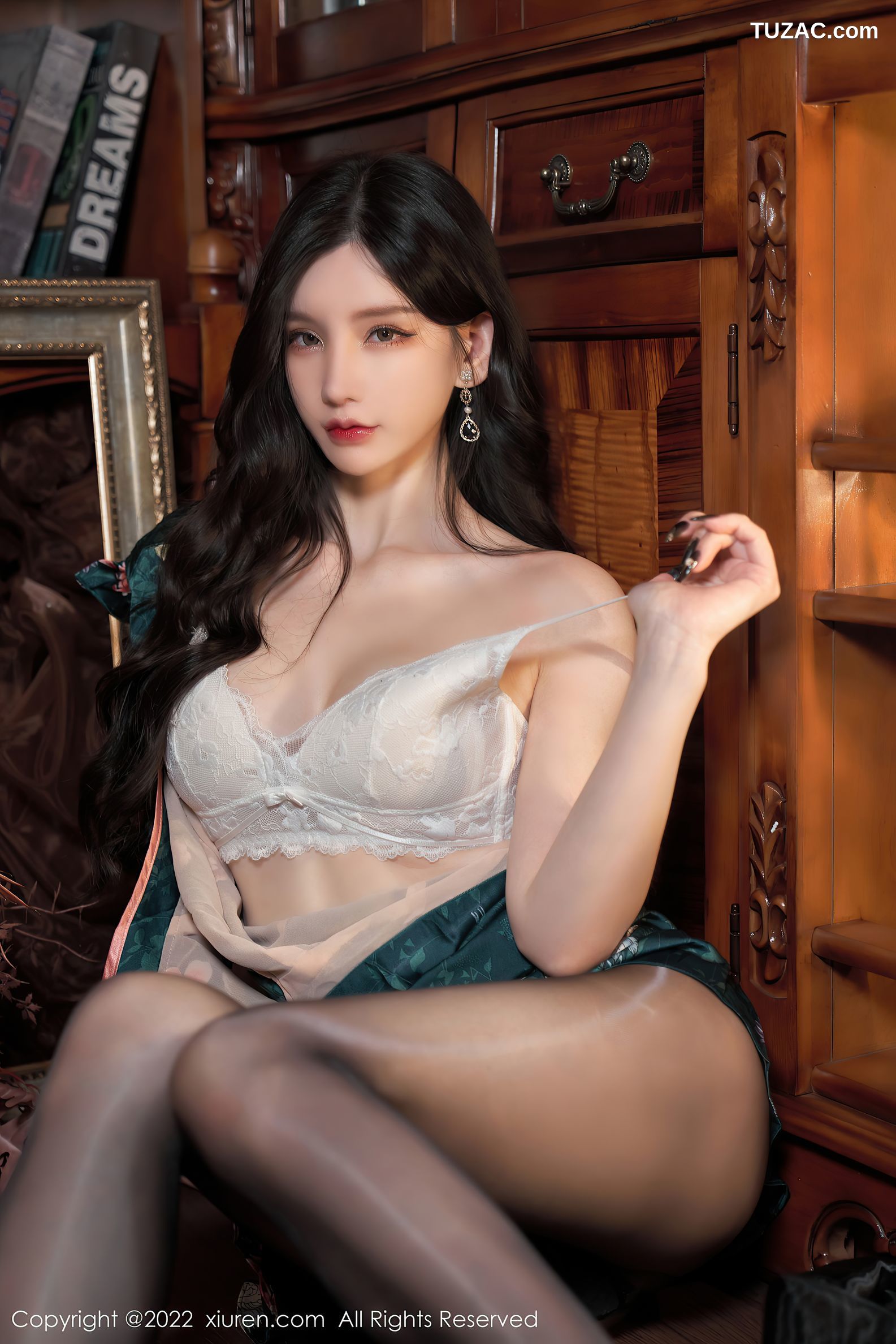 XiuRen秀人网-4695-周于希Sally-三亚旅拍旗袍性感内衣黑丝-2022.03.09