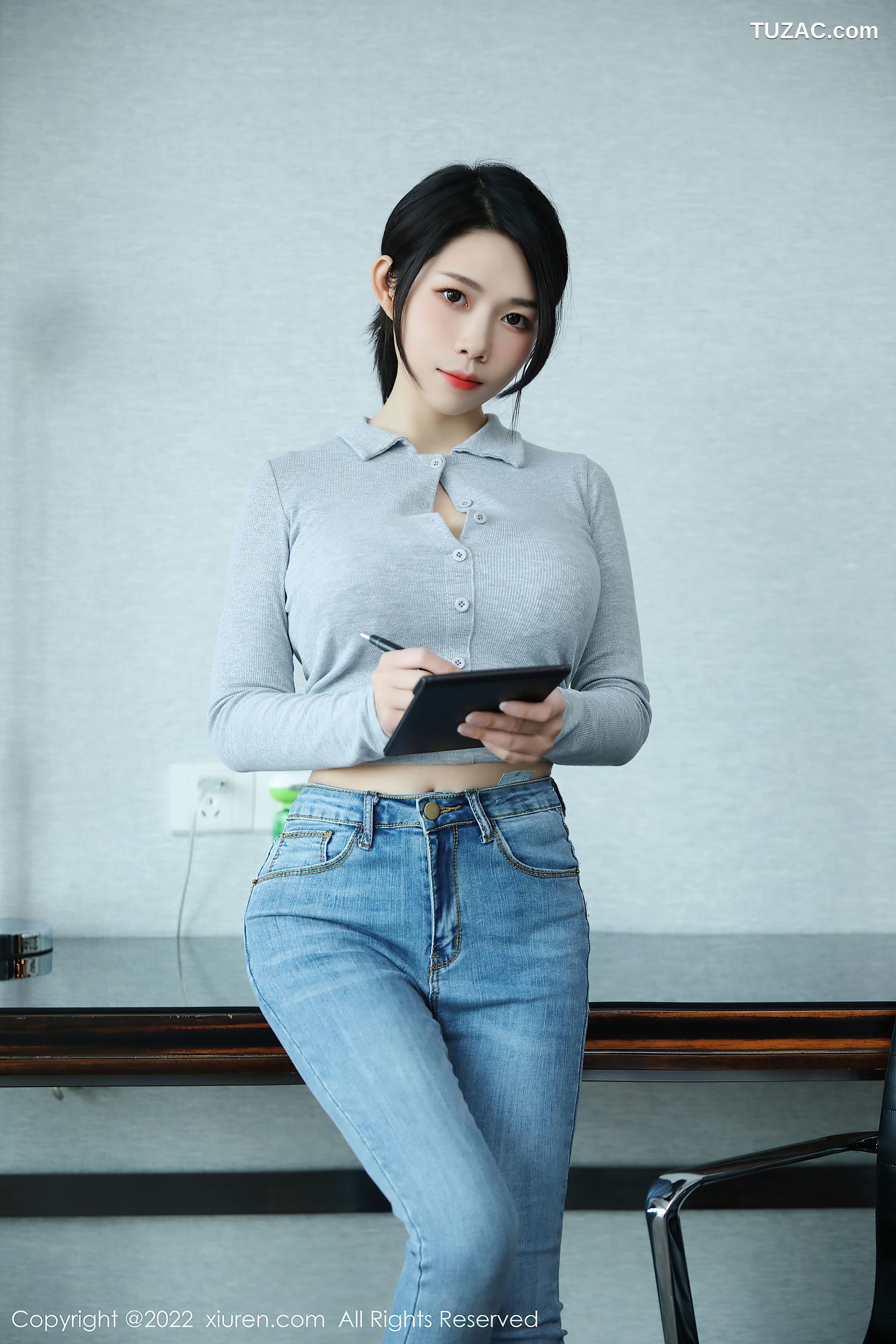 XiuRen秀人网-4711-娜娜子呀-性感白色蕾丝内衣肉丝裤袜-2022.03.14