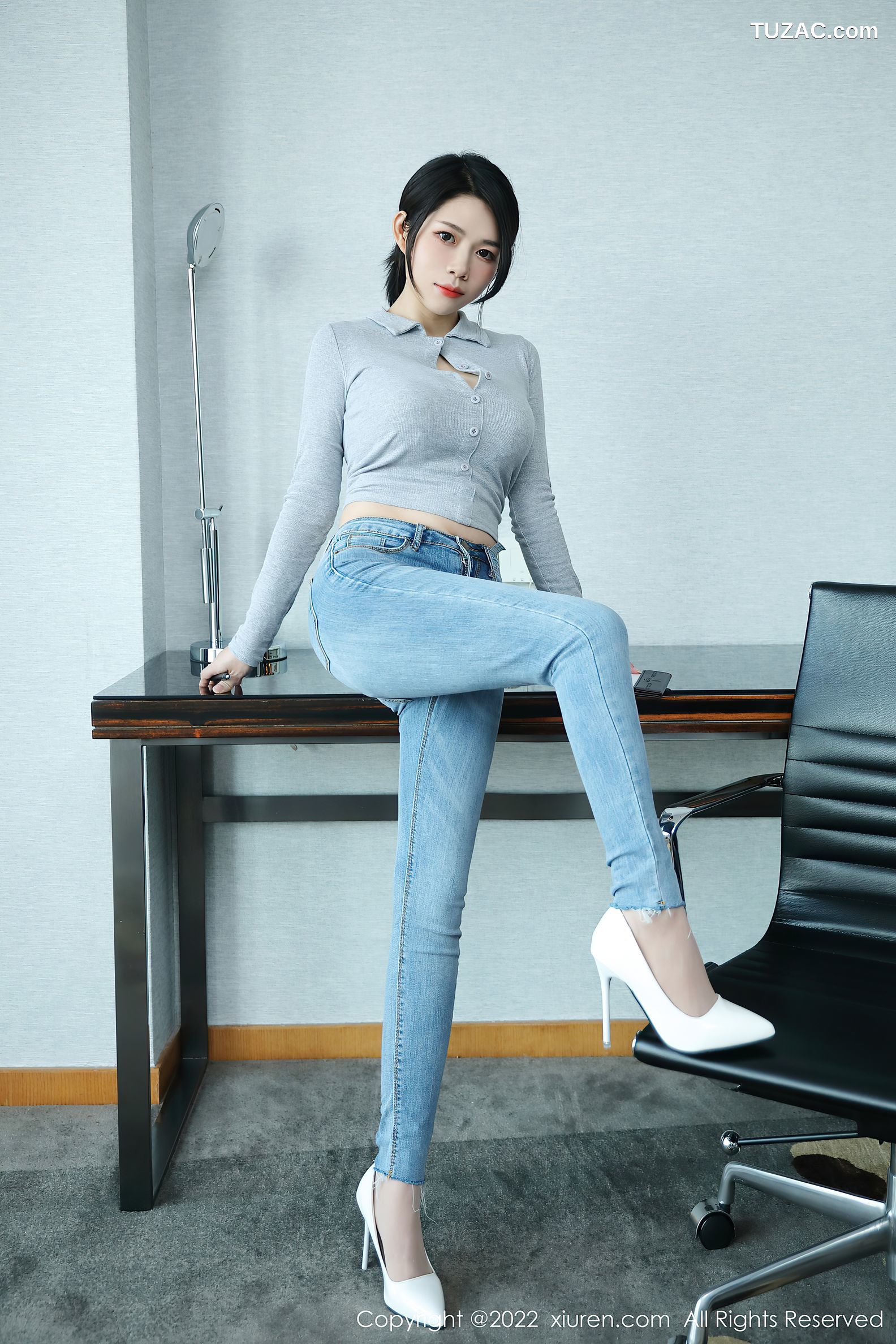 XiuRen秀人网-4711-娜娜子呀-性感白色蕾丝内衣肉丝裤袜-2022.03.14