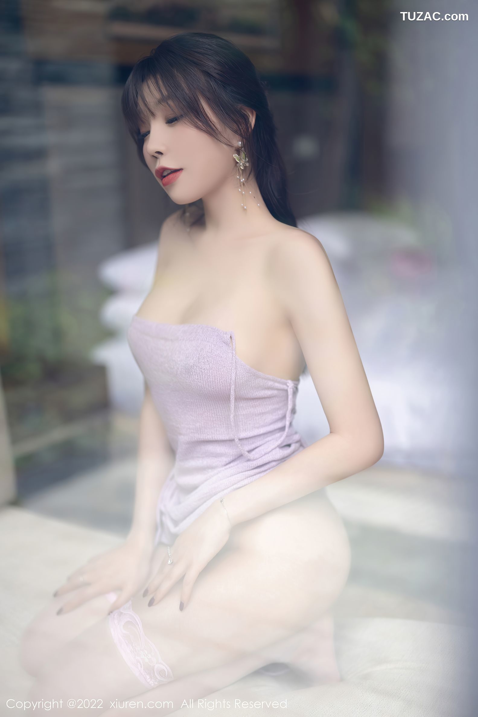 XiuRen秀人网-4734-芝芝Booty-紫色吊带长裙白色蕾丝袜-2022.03.17