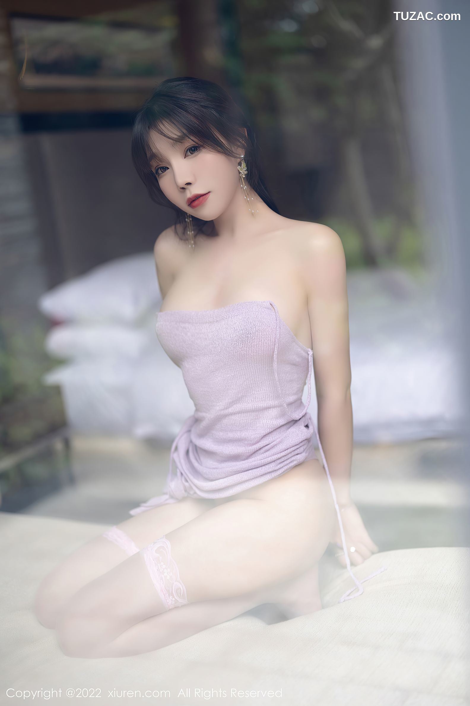 XiuRen秀人网-4734-芝芝Booty-紫色吊带长裙白色蕾丝袜-2022.03.17