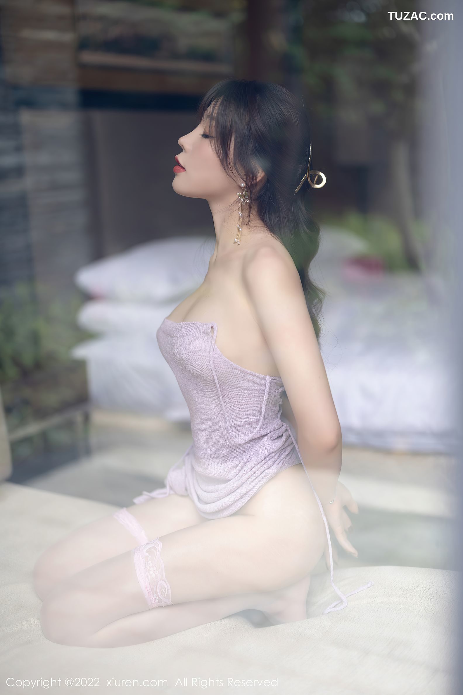 XiuRen秀人网-4734-芝芝Booty-紫色吊带长裙白色蕾丝袜-2022.03.17