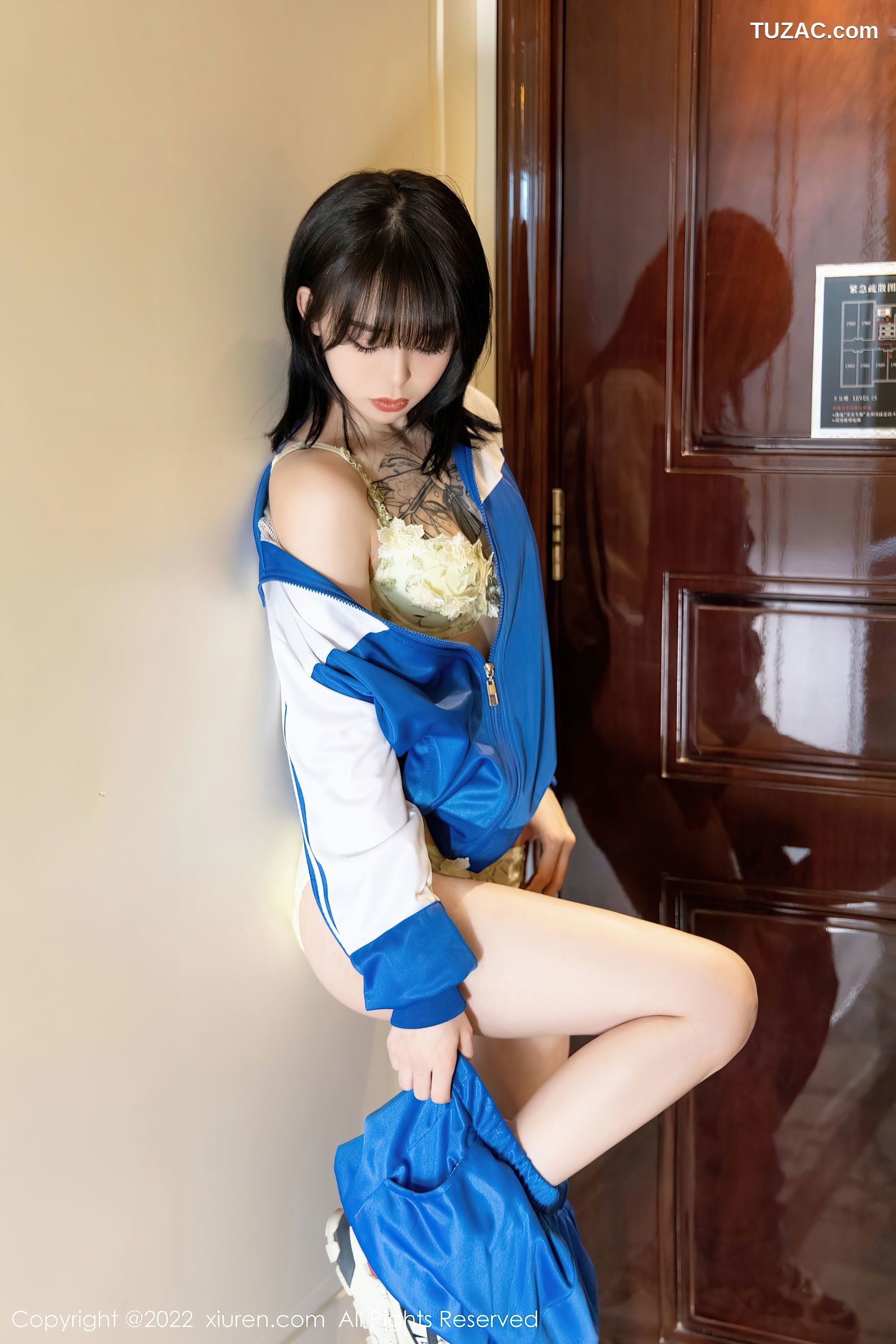 XiuRen秀人网-4838-奶瓶-蓝白运动服性感黄色内衣-2022.04.08