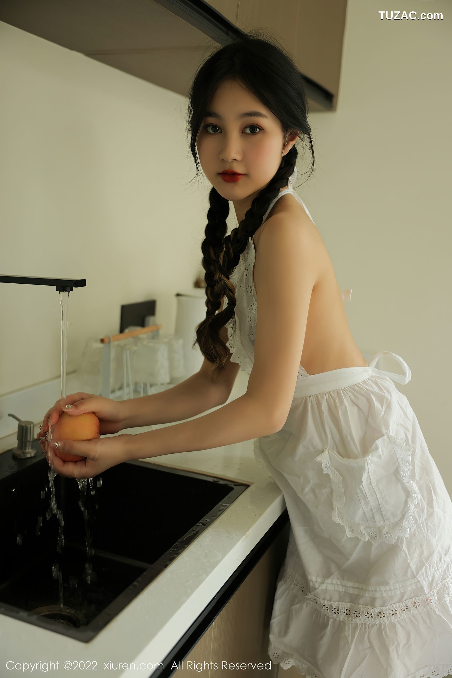 XiuRen秀人网-4992-谢晚晚-居家厨娘主题性感白色真空围裙-2022.05.11