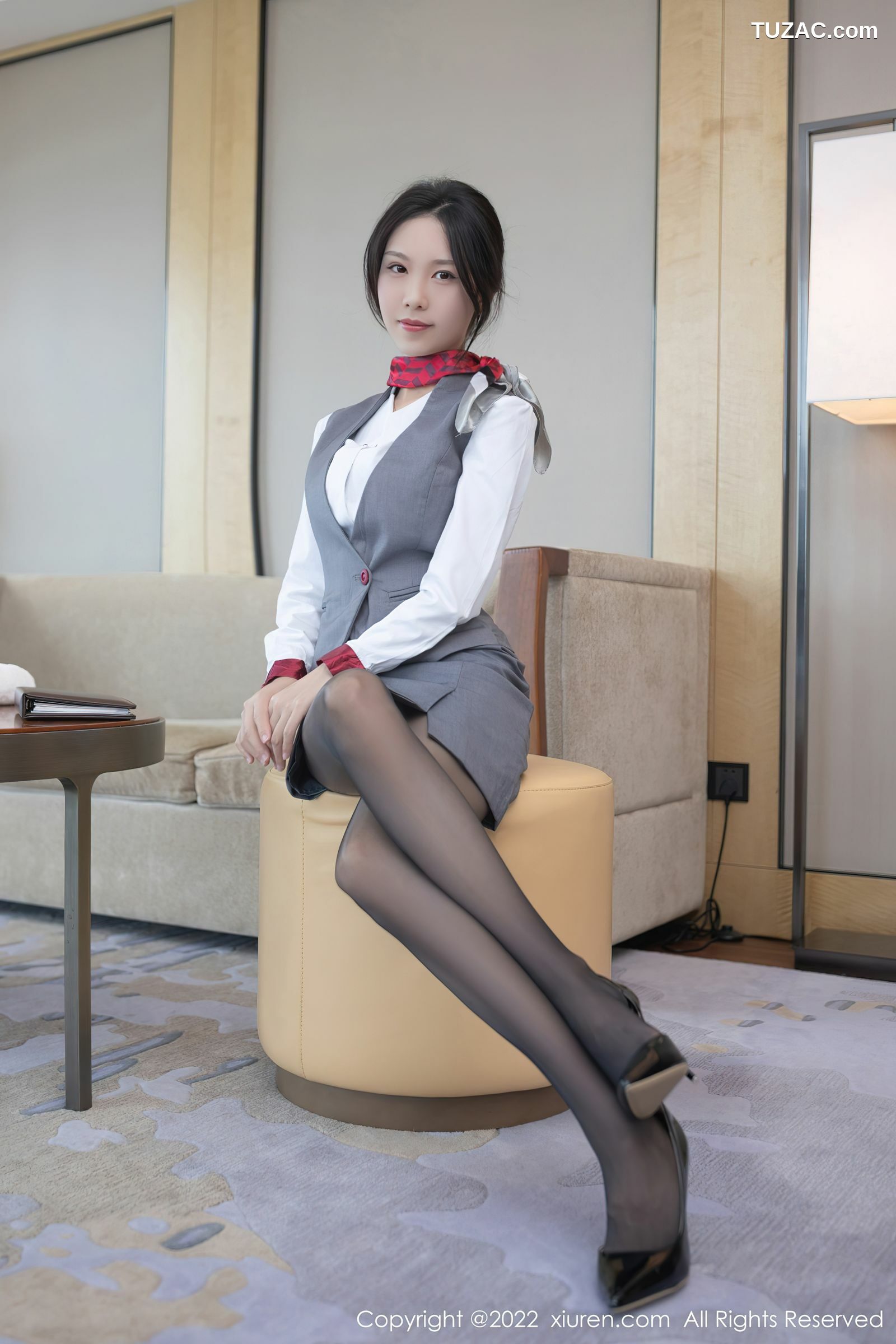 XiuRen-No.5027-利世-空姐灰色制服白衬灰蕾丝黑丝