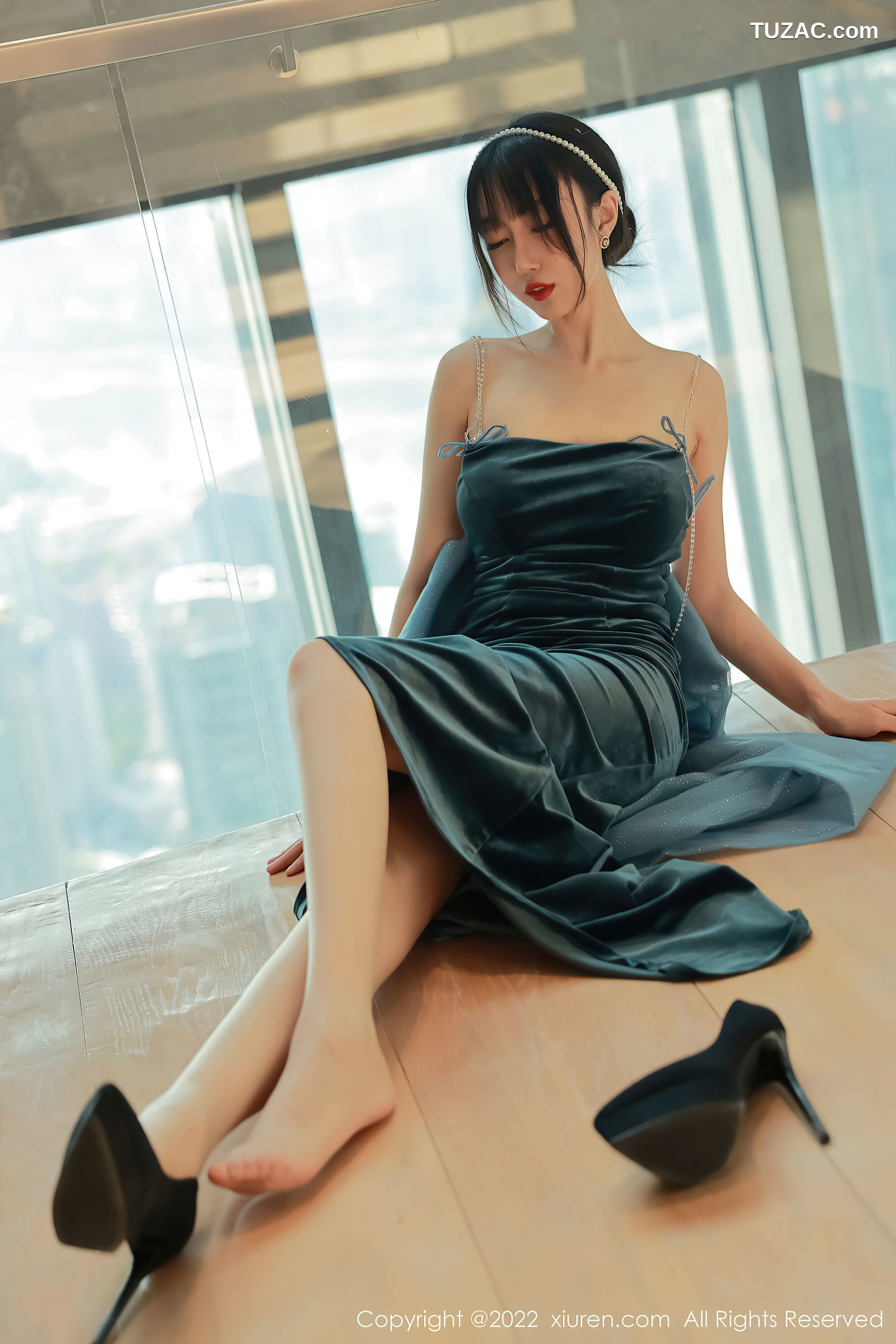 XiuRen-No.5493-玥儿玥-蓝绿吊带礼服长裙