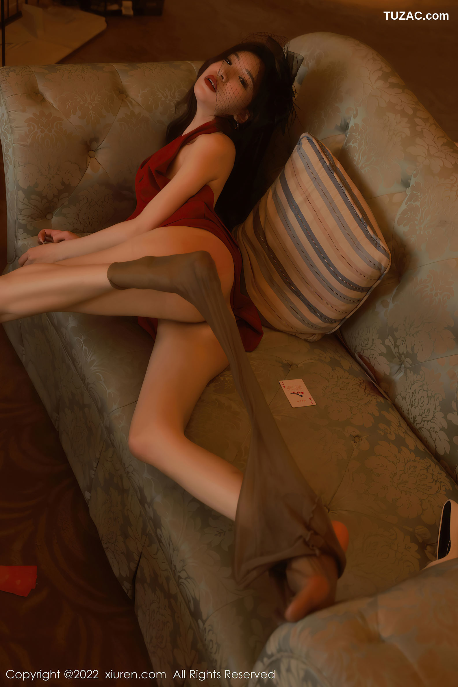XiuRen-No.5542-韩心雨-红色长裙礼服赌场