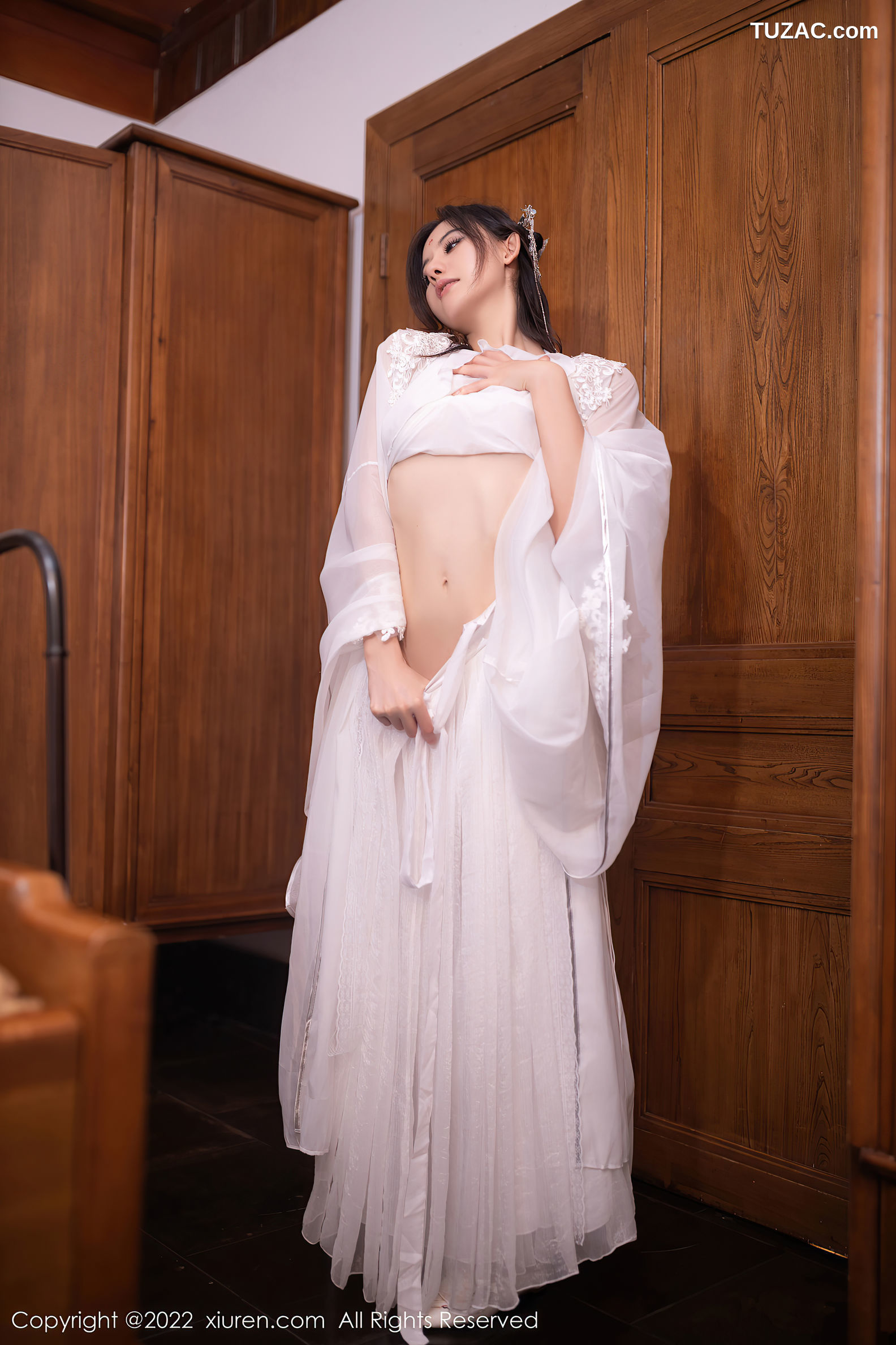 XiuRen-No.5573-就是阿朱啊-白纱古风裙白肚兜