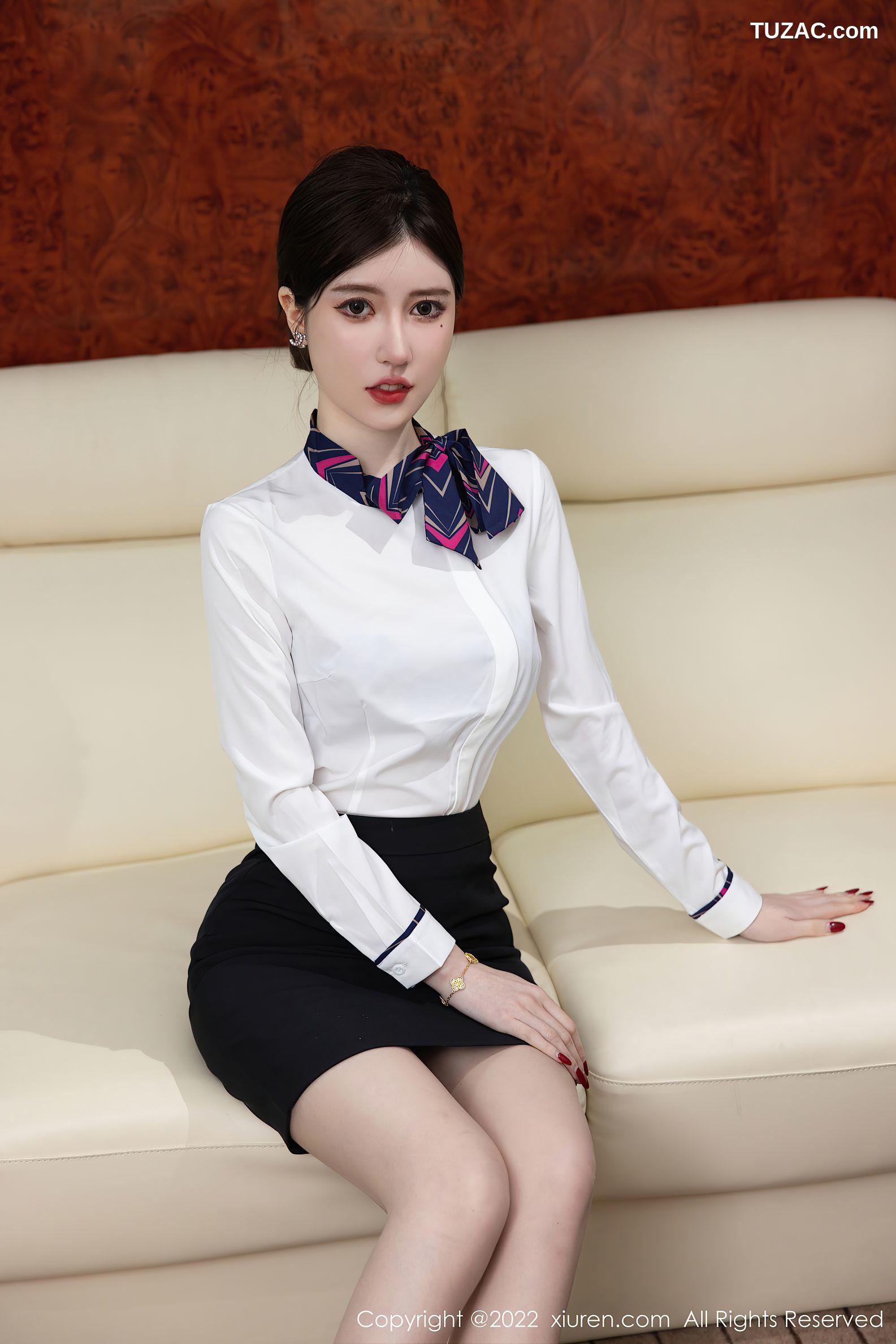 XiuRen-No.5696-美桃酱-白衬衫可短裙空姐装