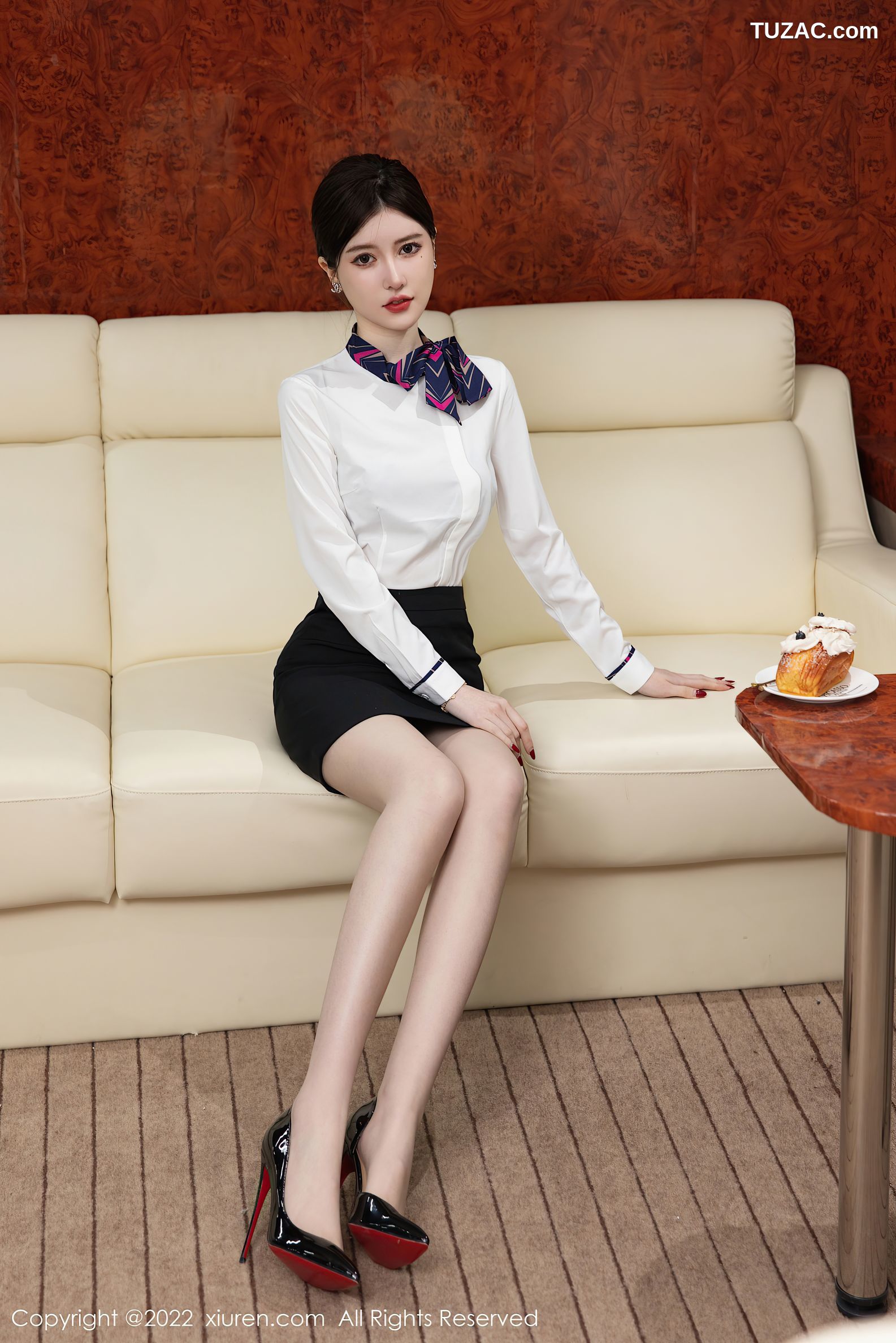 XiuRen-No.5696-美桃酱-白衬衫可短裙空姐装