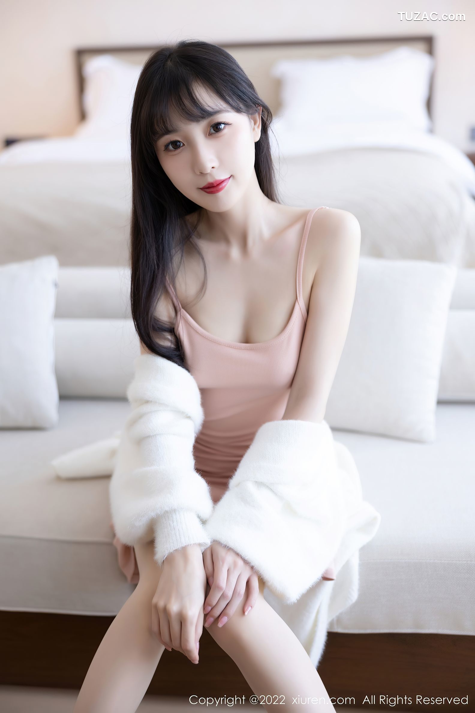 XiuRen秀人网-6052-林星阑-白色长外套淡红色吊带长裙