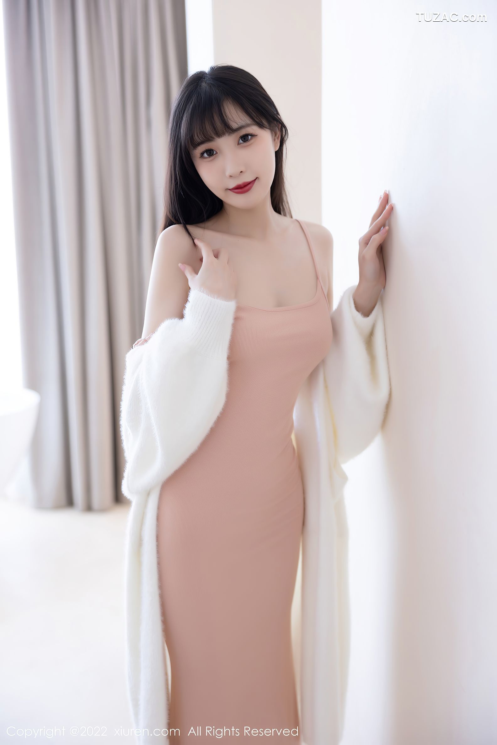 XiuRen秀人网-6052-林星阑-白色长外套淡红色吊带长裙