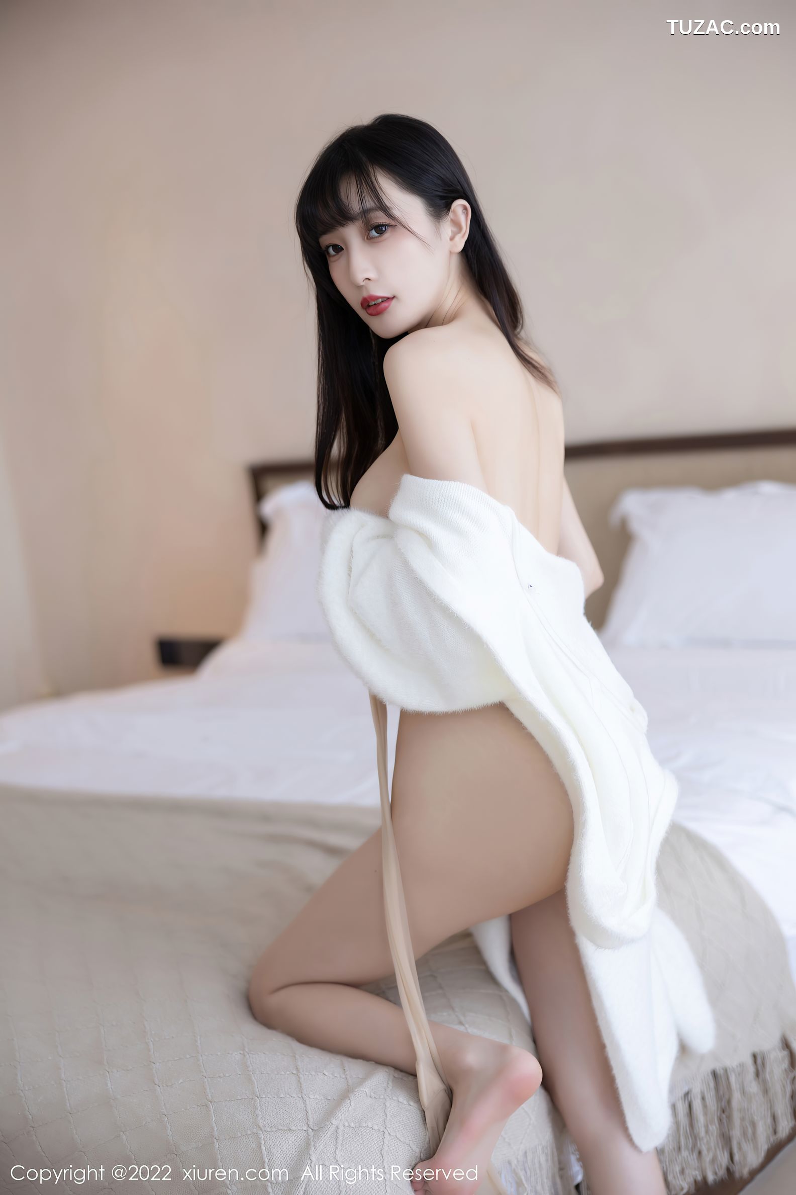 XiuRen秀人网-6052-林星阑-白色长外套淡红色吊带长裙