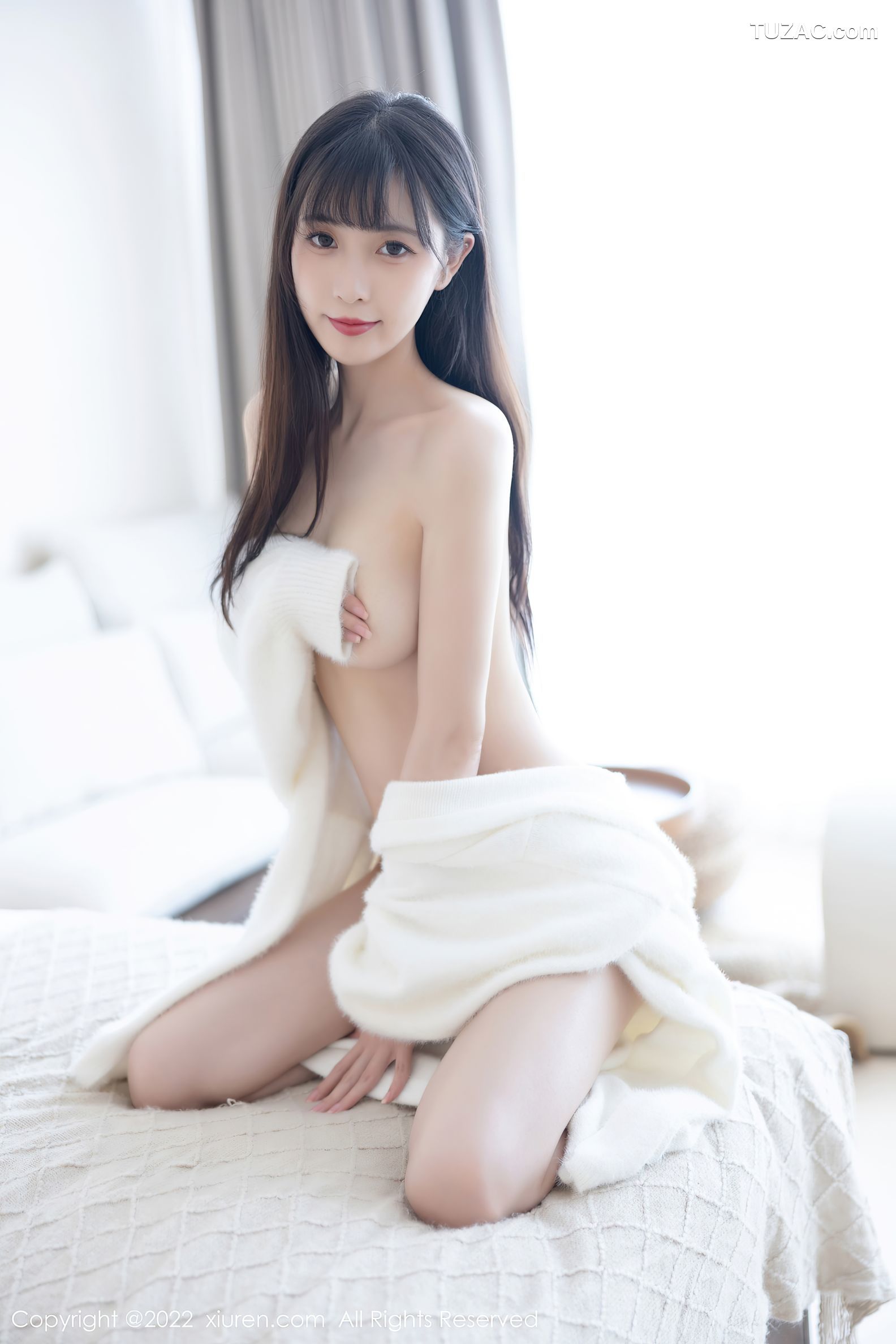 XiuRen秀人网-6052-林星阑-白色长外套淡红色吊带长裙