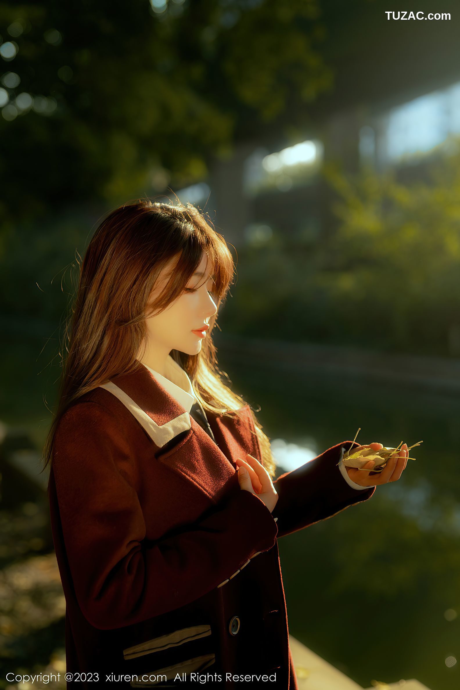 XiuRen秀人网-6137-婠婠么-白T黑色短裙黑丝