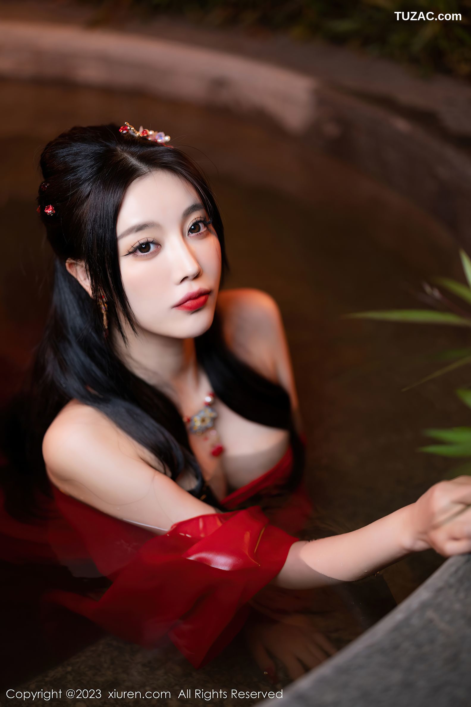 XiuRen秀人网-6149-杨晨晨-温泉半透红色丝绸