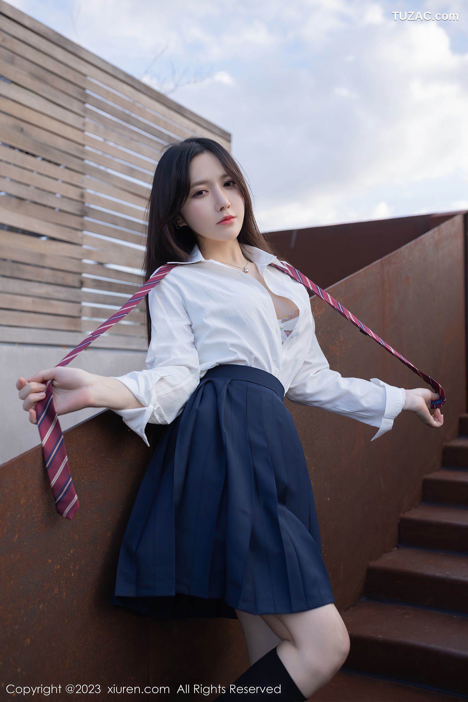 XiuRen秀人网-6400-鱼子酱Fish-性感学妹装扮白T深蓝短裙-2023.03.10