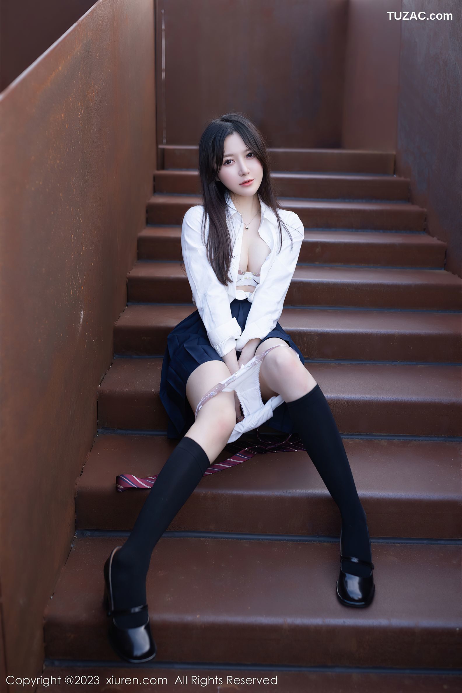XiuRen秀人网-6400-鱼子酱Fish-性感学妹装扮白T深蓝短裙-2023.03.10