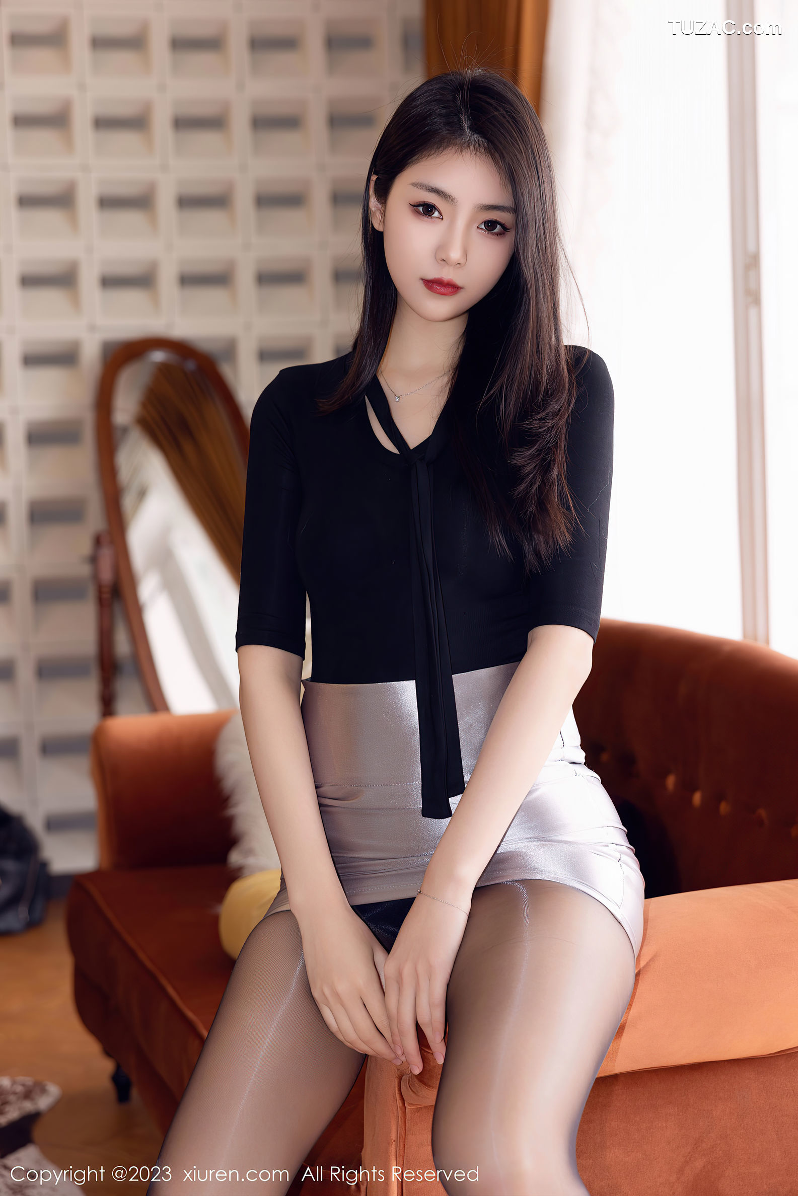 XiuRen秀人网-6493-可樂Vicky-黑上衣银色短裙闪亮黑丝-2023.03.29