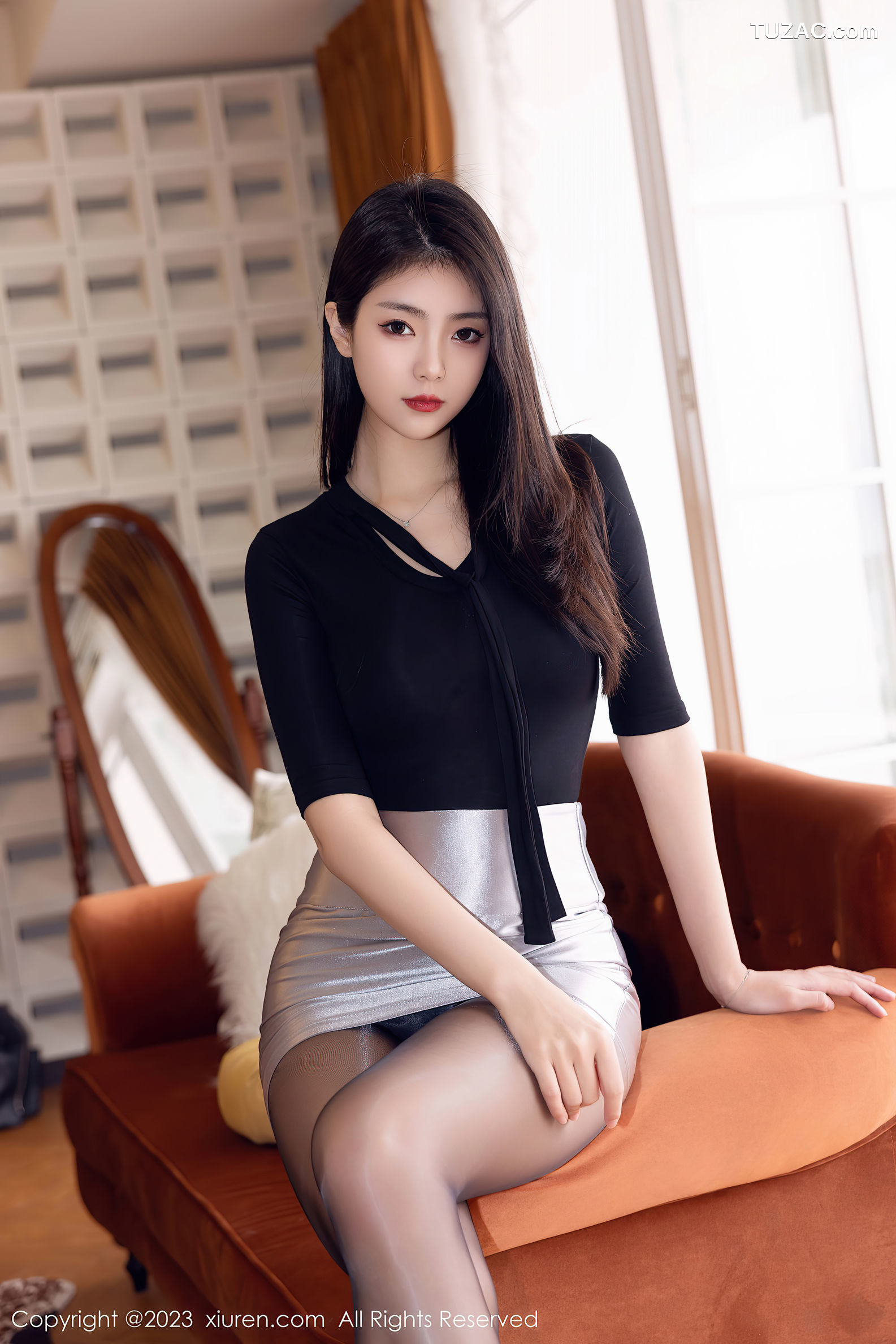 XiuRen秀人网-6493-可樂Vicky-黑上衣银色短裙闪亮黑丝-2023.03.29