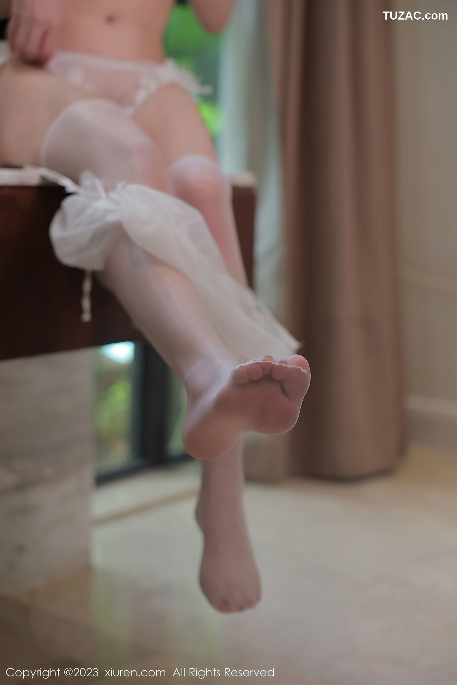 XiuRen秀人网-6521-尹甜甜-白色网纱情趣服饰白丝袜-2023.04.04