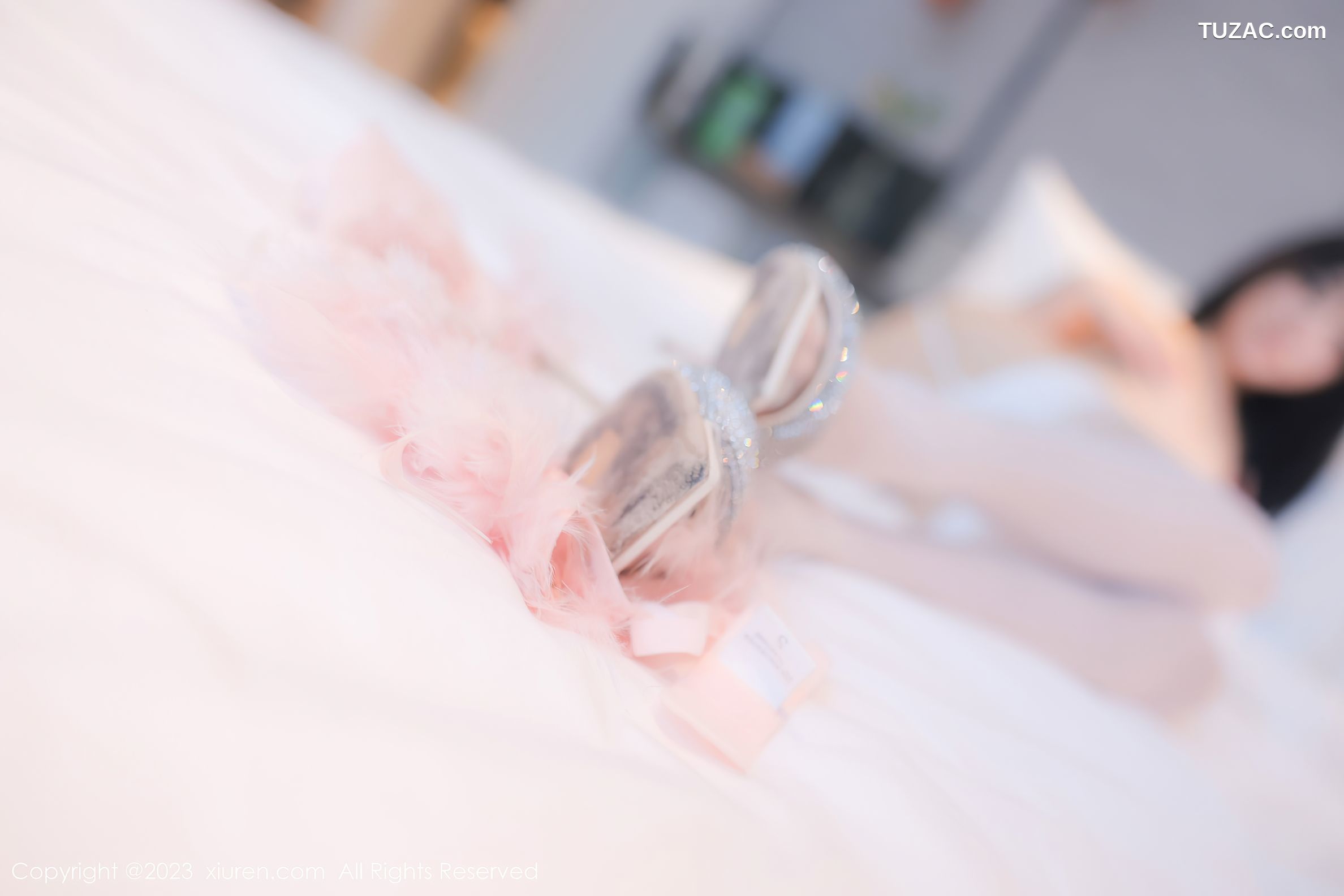 XiuRen秀人网-6549-小果冻儿-粉色蕾丝内衣白丝吊带袜-2023.04.10