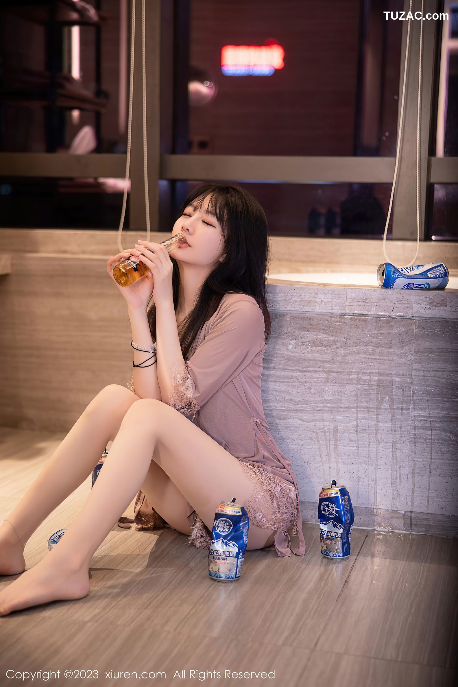 XiuRen秀人网-6558-谢小蒽-浴室红灰色轻透薄纱睡裙超薄肉丝湿身-2023.04.11