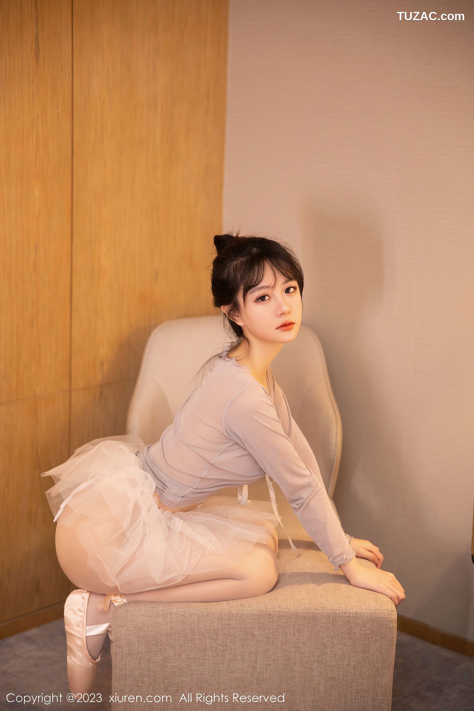 XiuRen秀人网-6592-谢小蒽-淡灰色芭蕾舞裙白色丝袜-2023.04.18