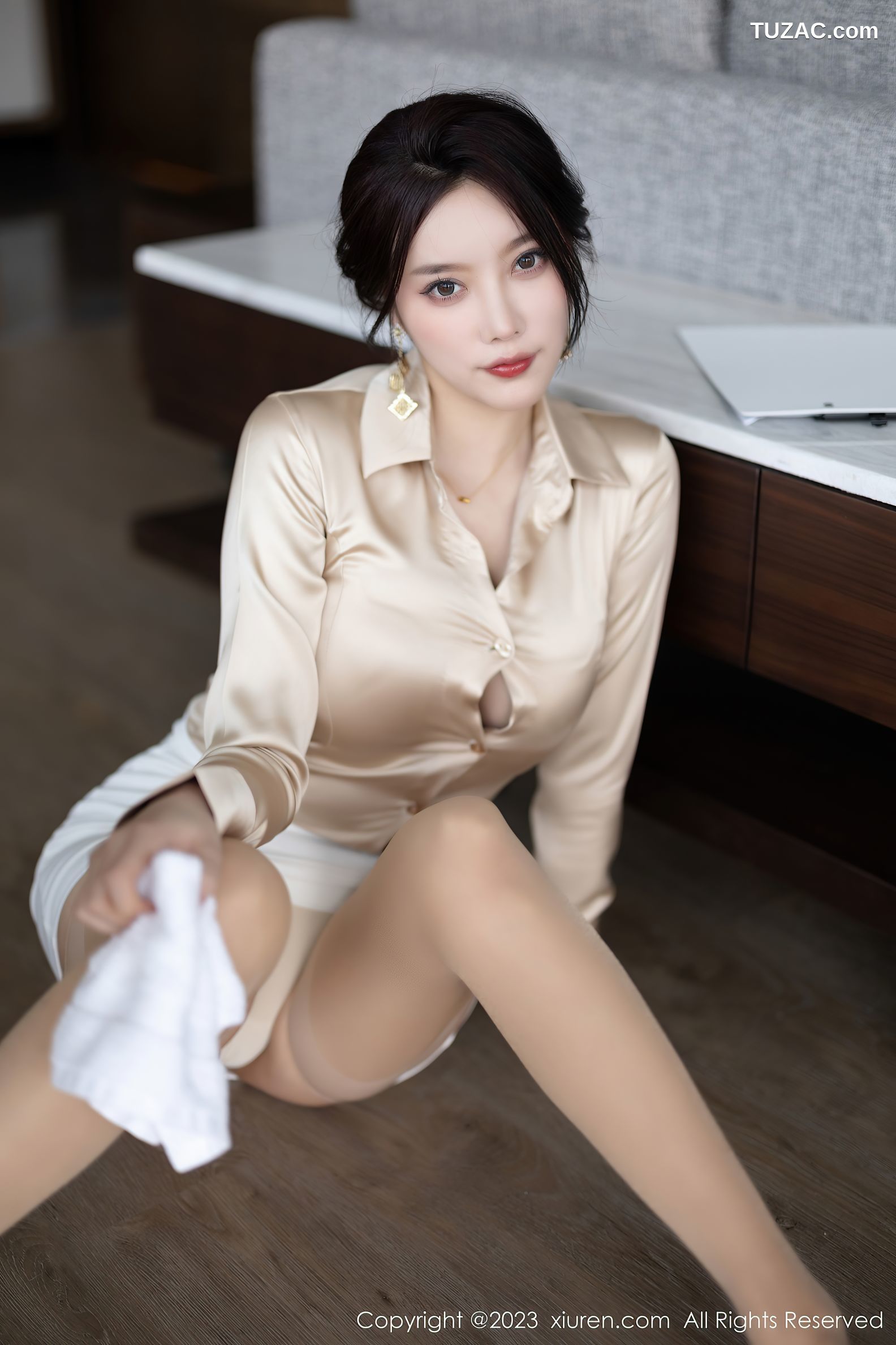 XiuRen秀人网-6620-杨晨晨Yome-职业装白色蕾丝情趣内衣-2023.04.23