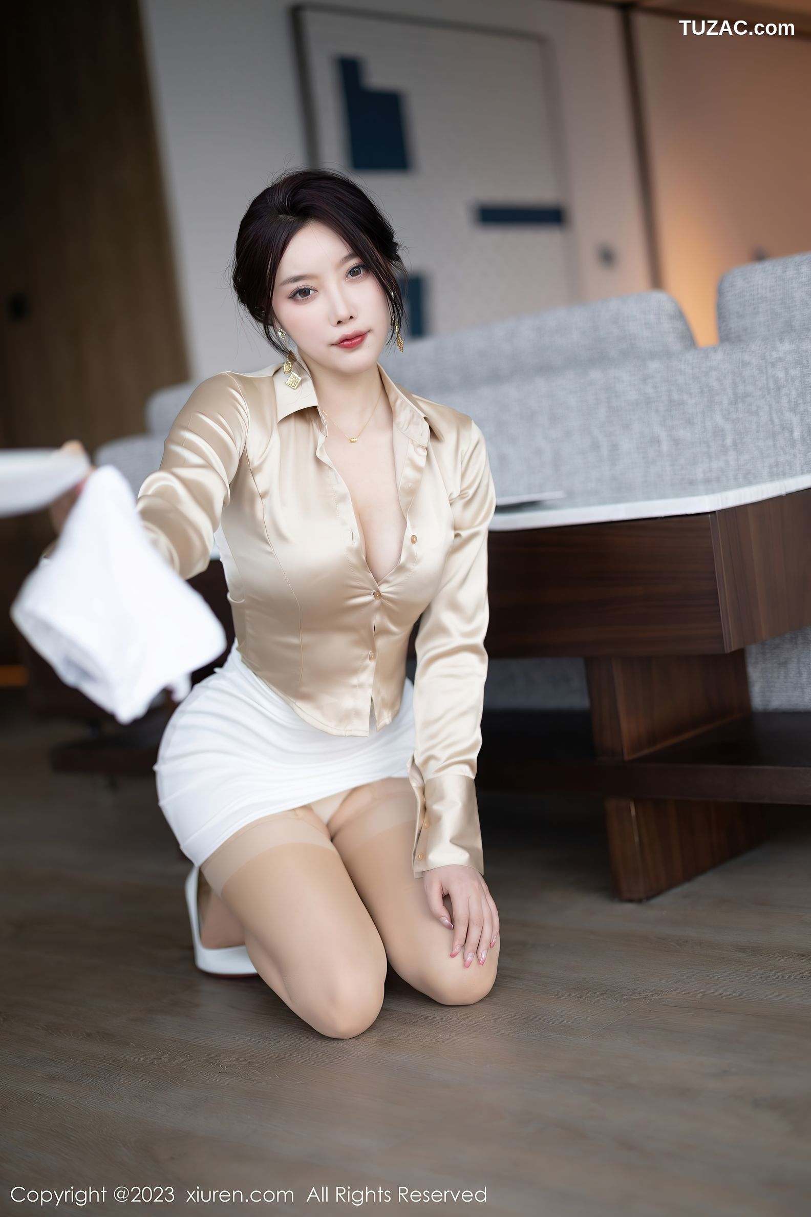 XiuRen秀人网-6620-杨晨晨Yome-职业装白色蕾丝情趣内衣-2023.04.23