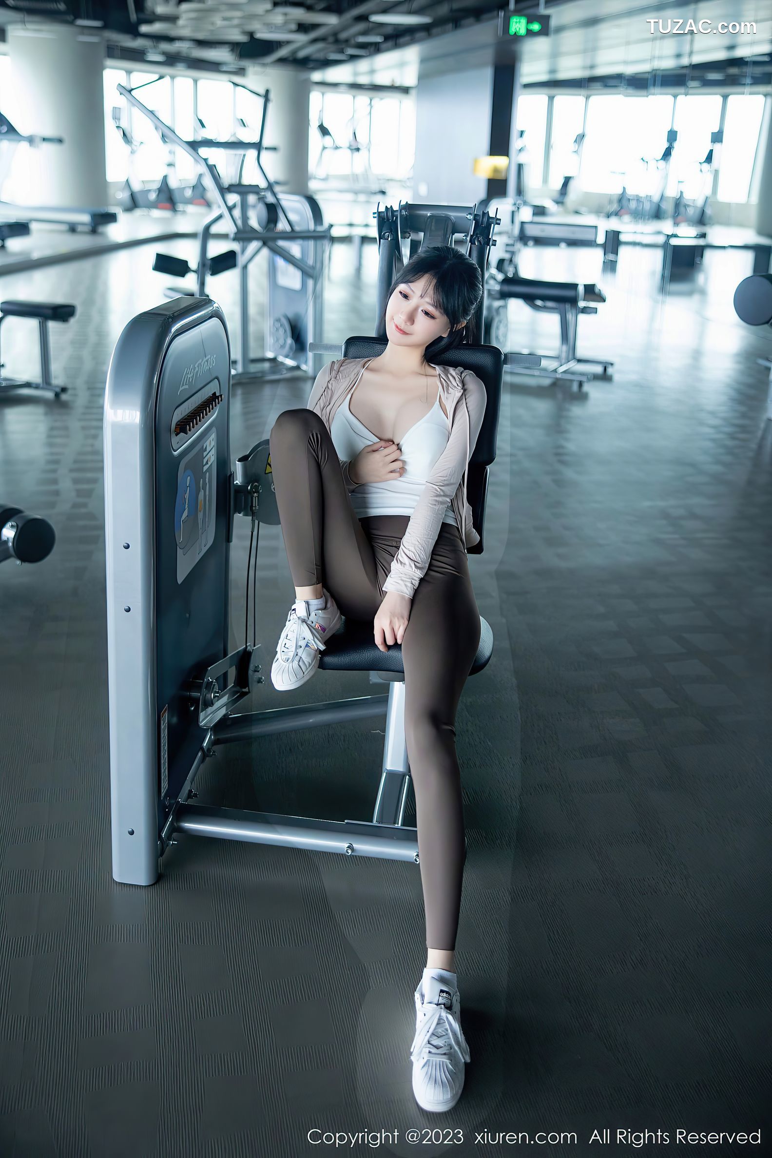 XiuRen秀人网-6683-幼幼-健身房场景性感浅色运动服饰-2023.05.05