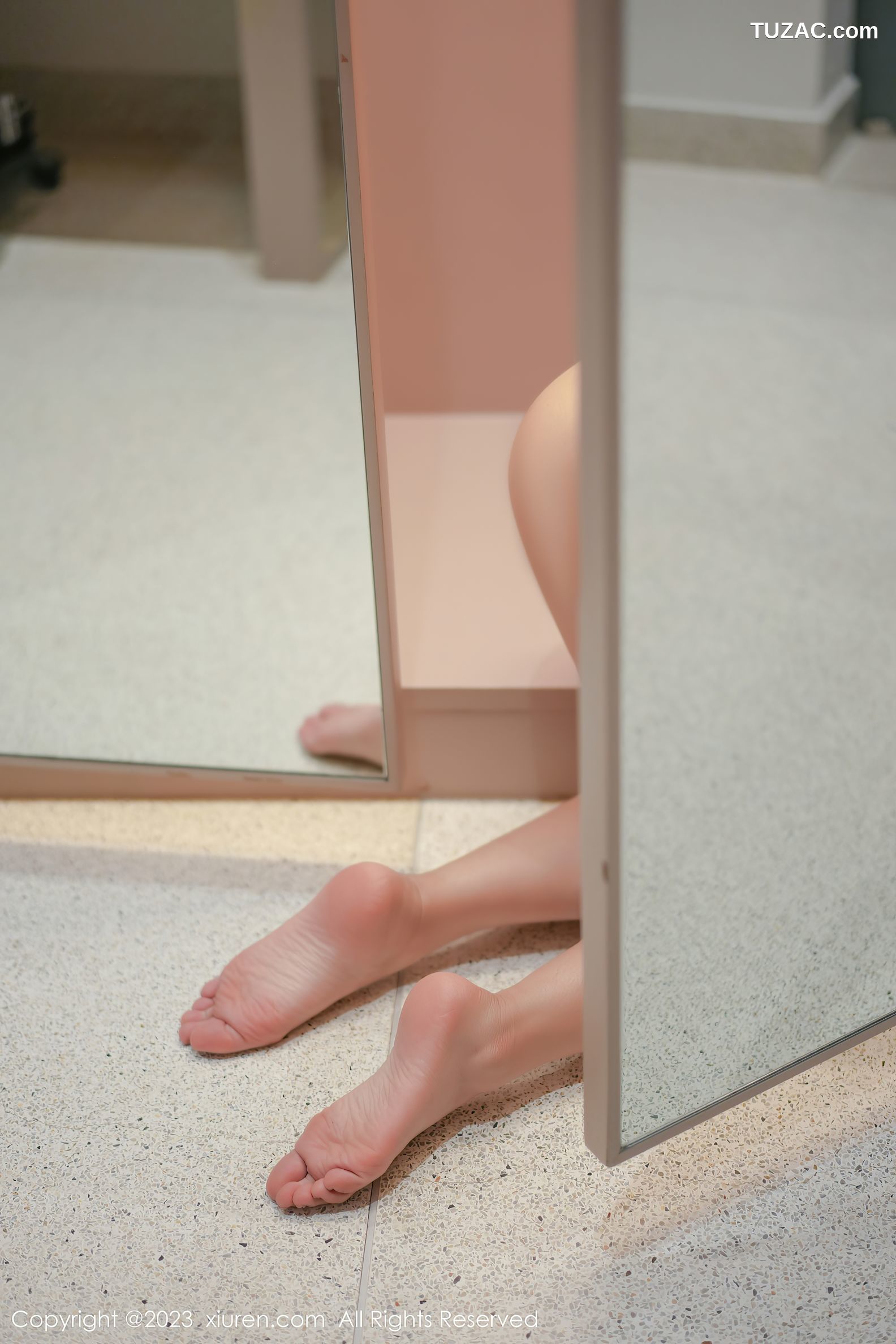 XiuRen秀人网-6729-Laura阿姣-白色吊带长裙浅色轻透蕾丝内衣-2023.05.12