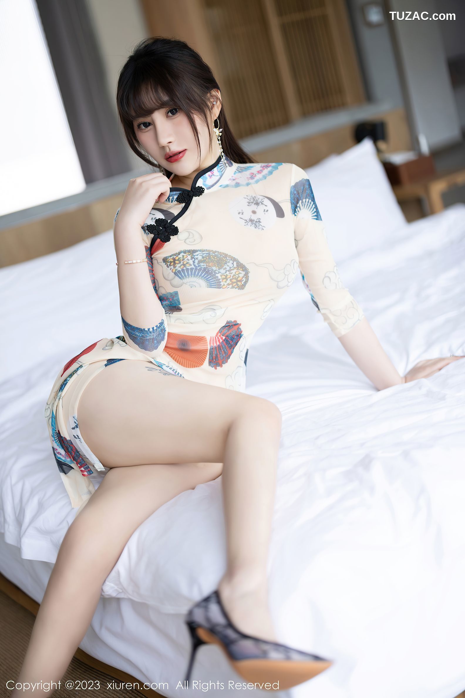 XiuRen秀人网-6831-张欣欣-白色图案旗袍-红色薄纱轻透情趣服-2023.05.31