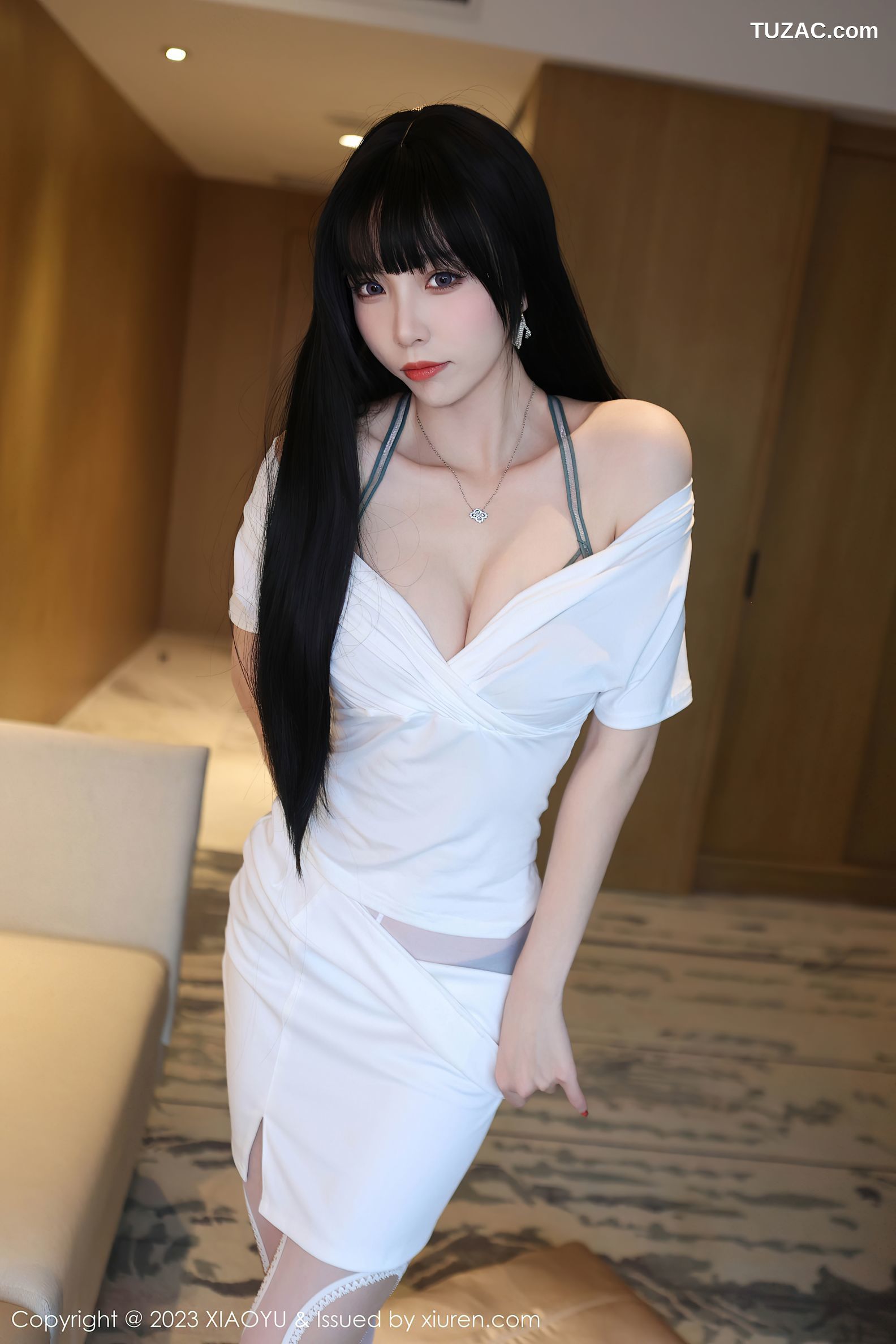XiuRen秀人网-6897-江七七-白上衣墨绿蕾丝内衣白丝裤袜-2023.06.12