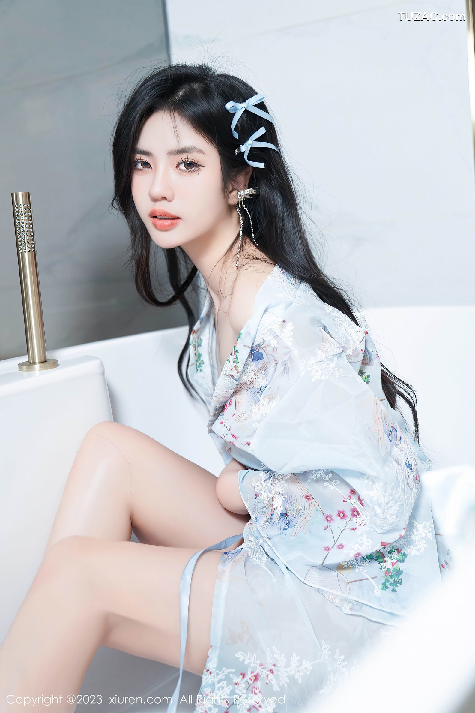 XiuRen秀人网-6924-浅浅Danny-淡蓝色花纹睡裙原色丝袜-2023.06.15