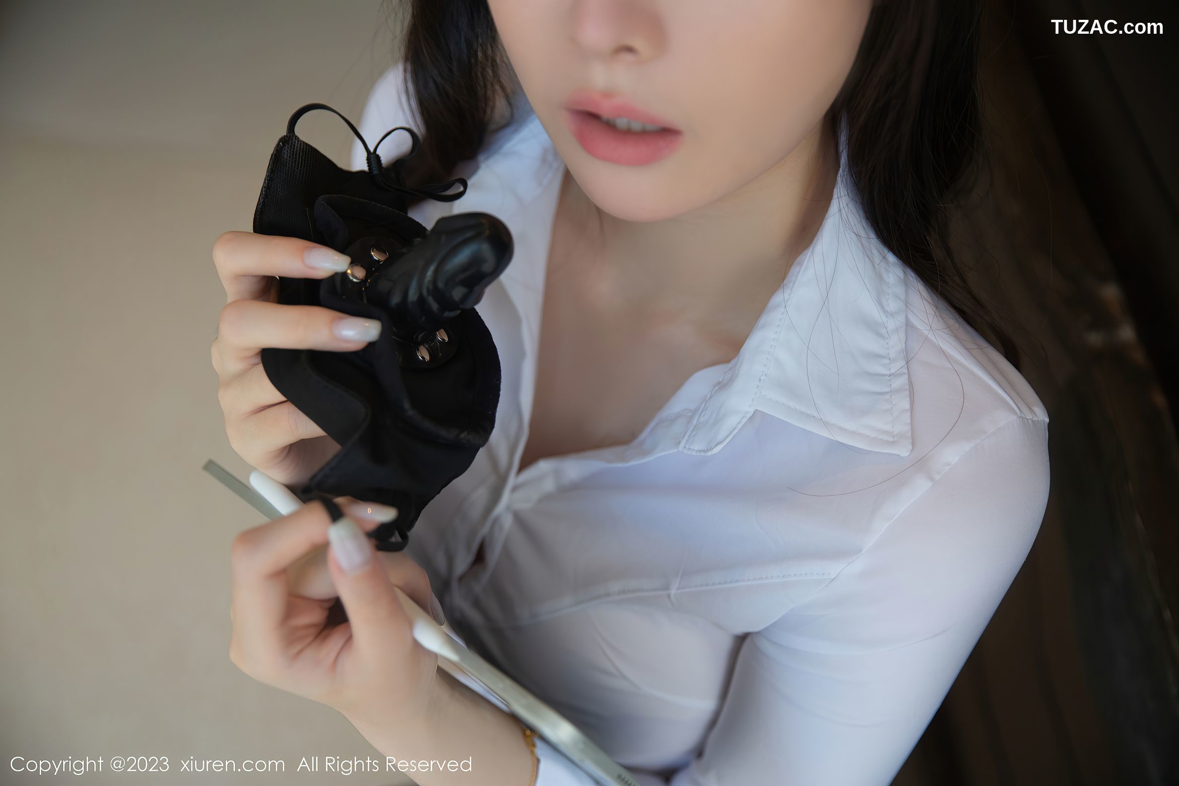 XiuRen秀人网-6960-是小逗逗-白衬衫黑色短裙红色蕾丝内衣-2023.06.21