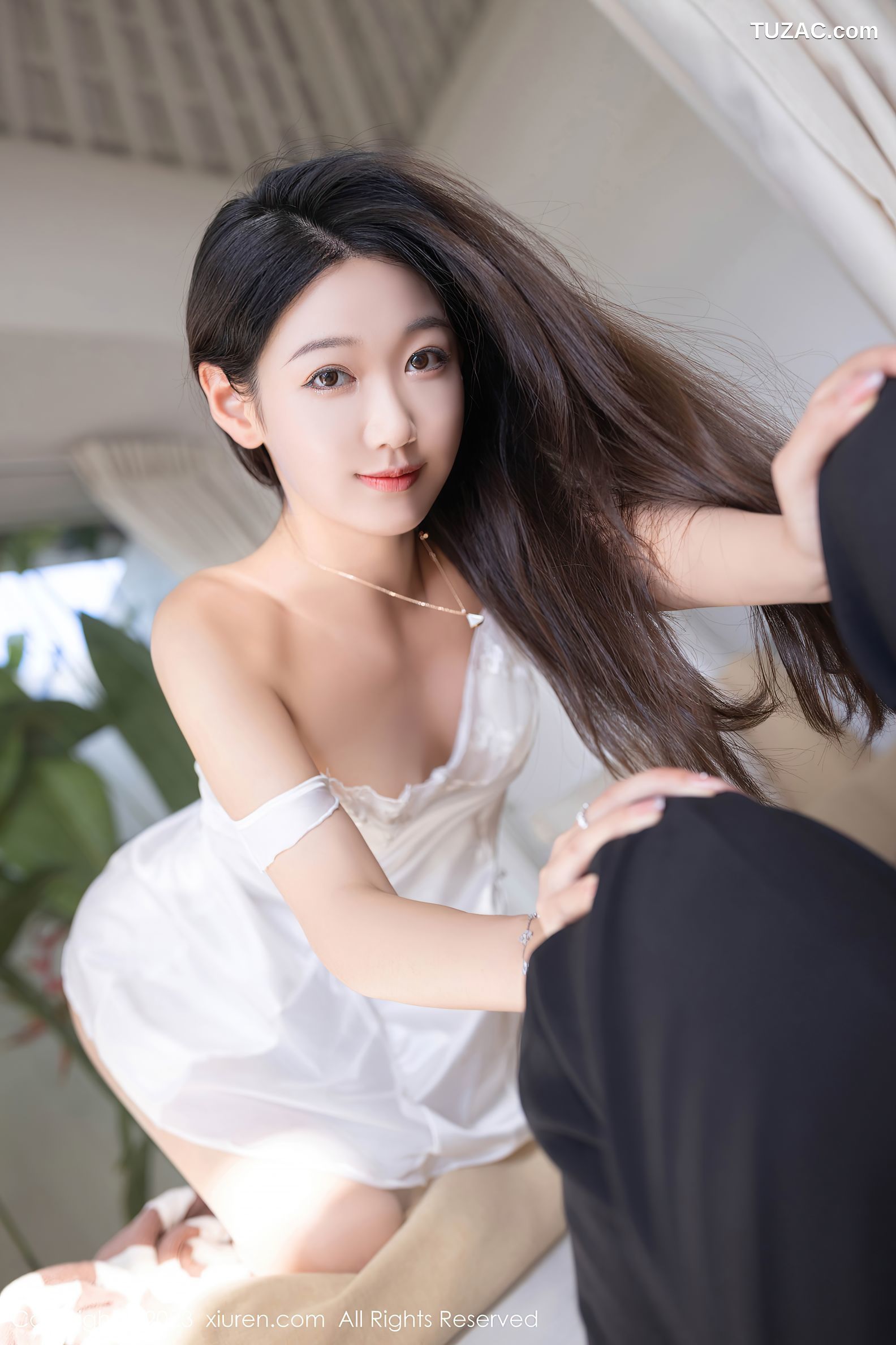 XiuRen秀人网-6976-唐安琪-白色连衣长裙-白色吊带睡裙-2023.06.26