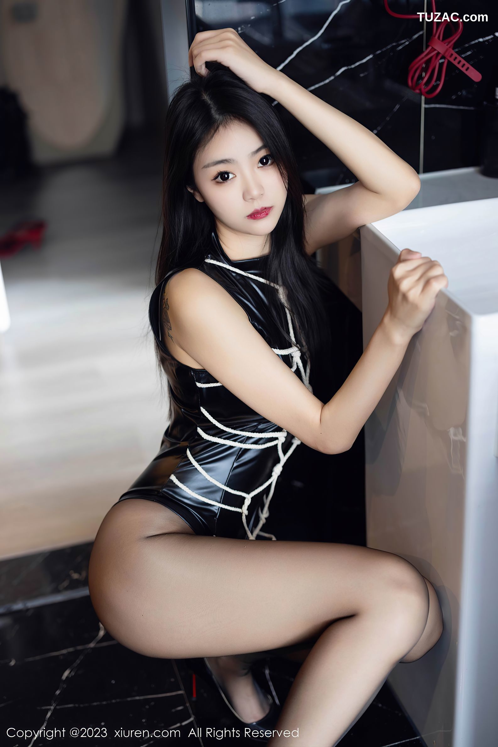 XiuRen秀人网-6990-可乐Vicky-黑色高开叉服饰超薄黑丝捆绑-2023.06.28