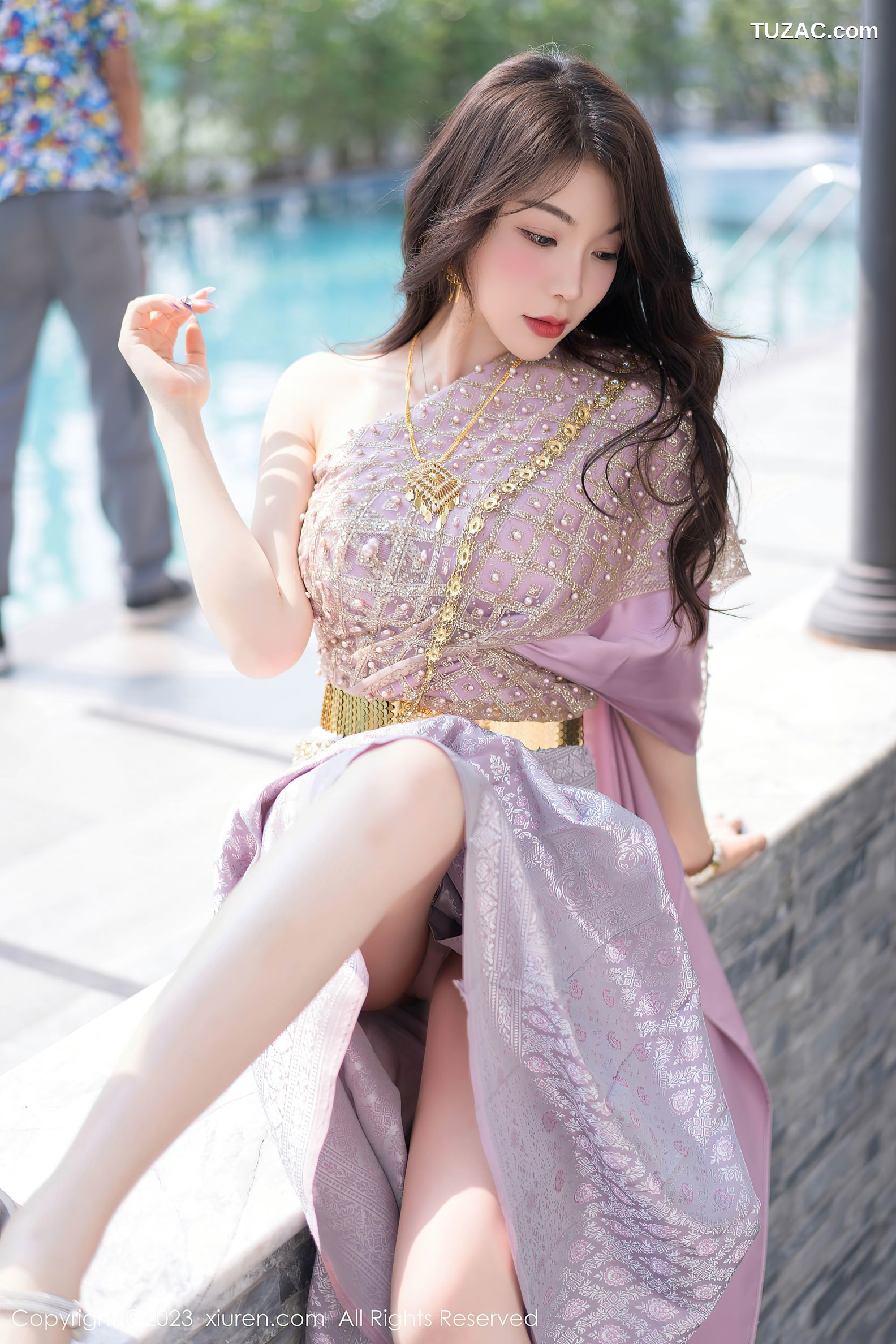 XiuRen秀人网-7164-徐莉芝Booty-淡紫色长裙金色珠链内裤-2023.07.31