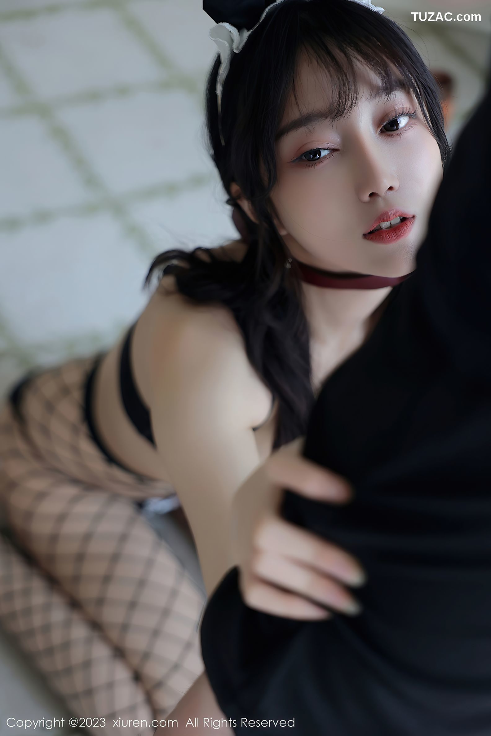 XiuRen秀人网-7217-玥儿玥er-黑白女仆服黑色渔网袜-2023.08.11