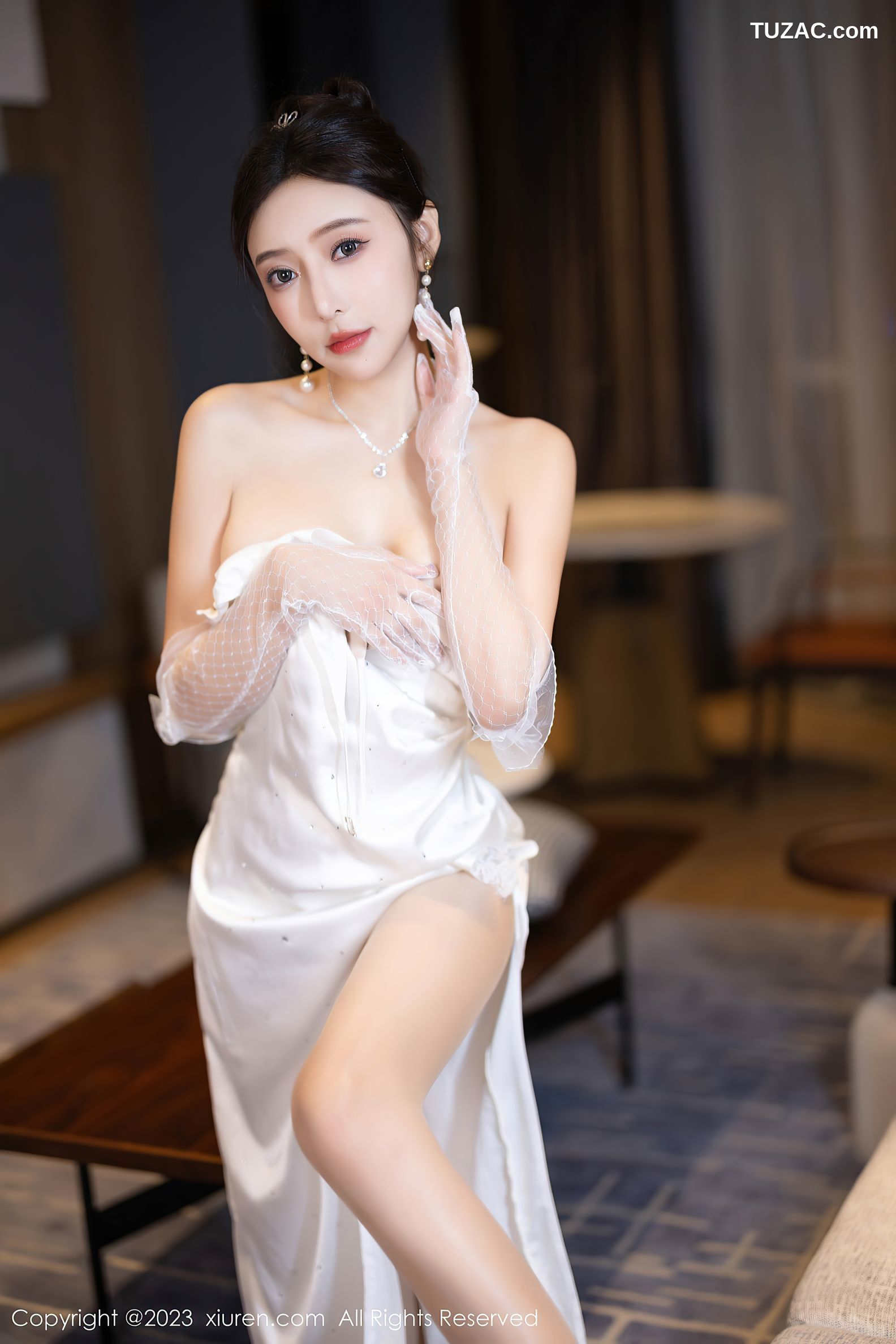 XiuRen秀人网-7256-王馨瑶yanni-安吉旅拍-白纱长裙黑色蕾丝情趣内衣黑丝-2023.08.18