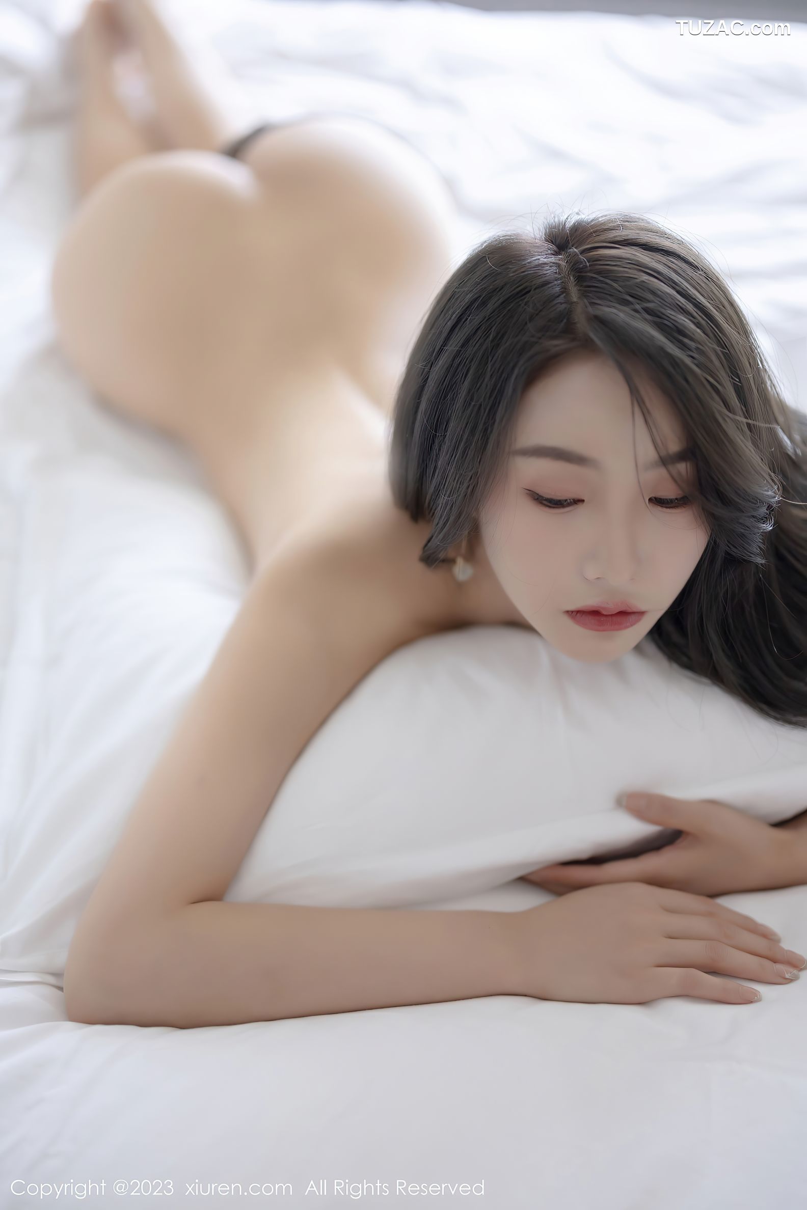 XiuRen秀人网-7279-苏苏阿-白色碎花短旗袍灰色蕾丝内衣-2023.08.24