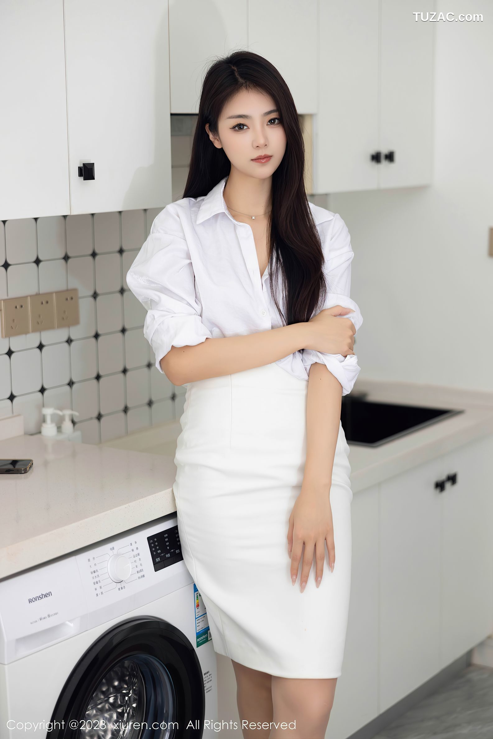 XiuRen秀人网-7601-可樂Vicky-白衬衫白短裙原色丝袜-2023.11.02