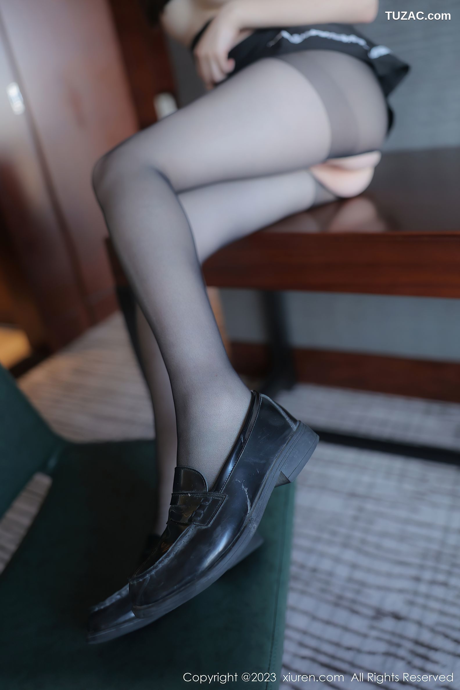 XiuRen秀人网-7637-林悠悠-情趣黑T短裙警服黑丝-2023.11.09