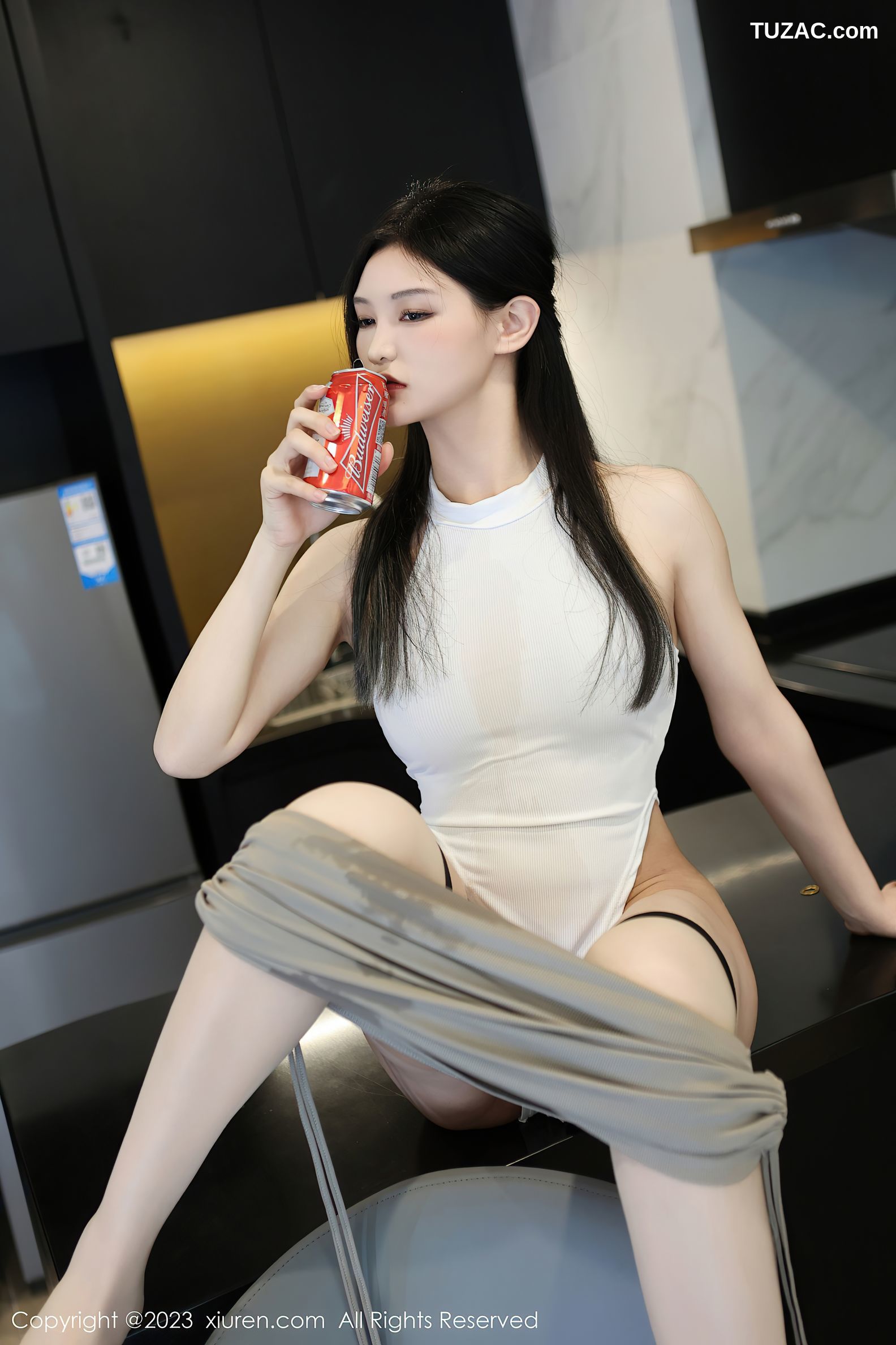 XiuRen秀人网-7663-大橘BBKira-白色死库水浅灰短裙-2023.11.15