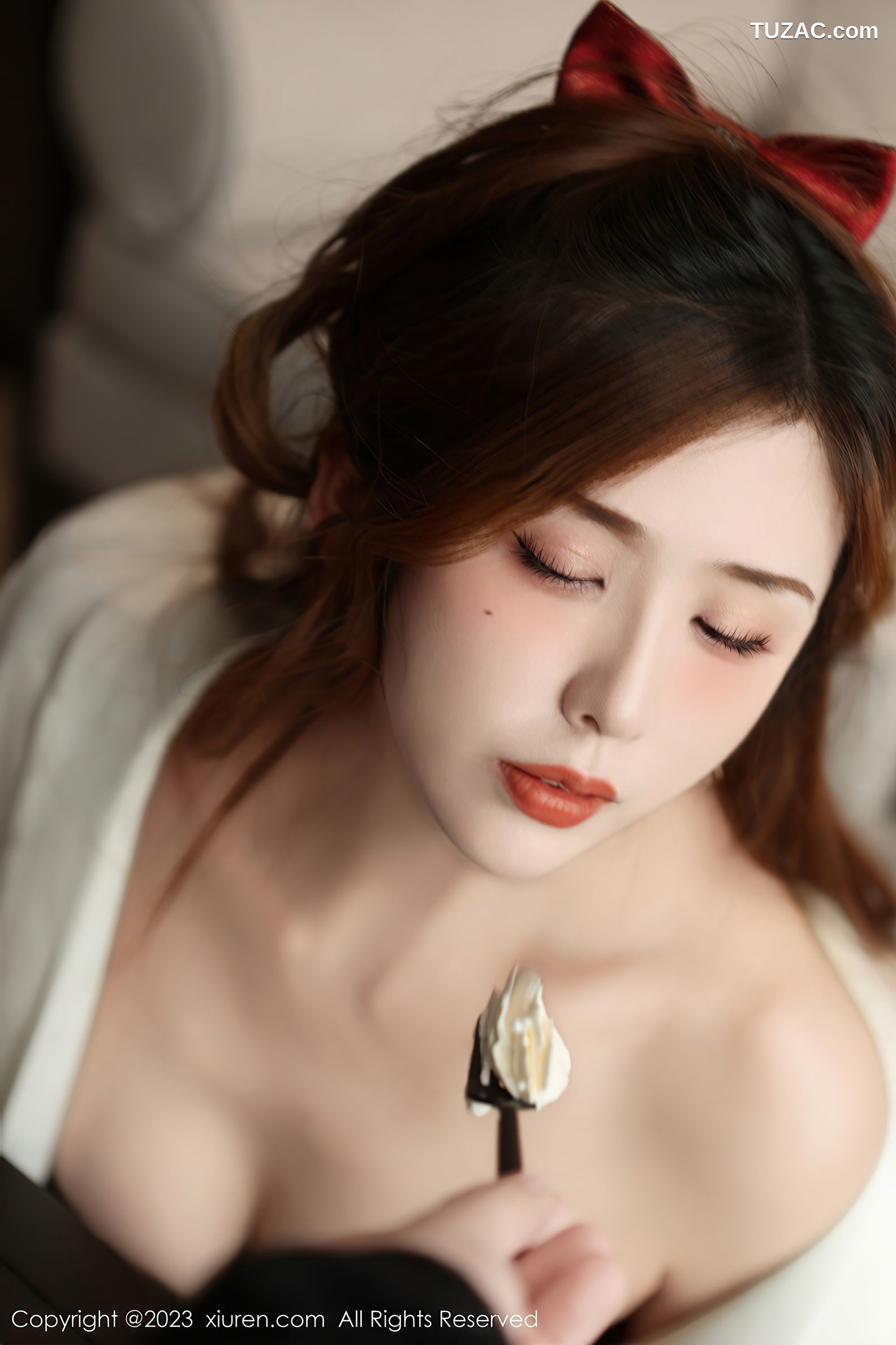 XiuRen秀人网-7872-月野兔美妞-生日主题-白外套黑色露肩连衣短裙黑丝-红色情趣内衣爆乳-2023.12.27