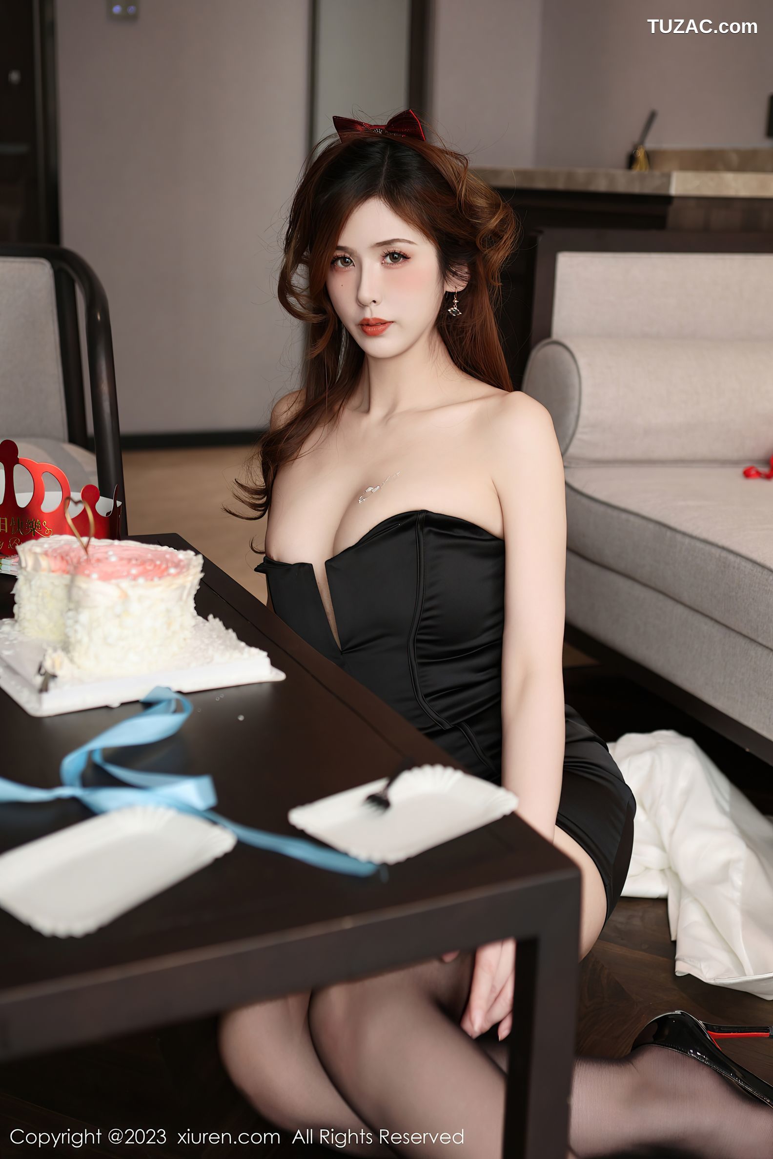XiuRen秀人网-7872-月野兔美妞-生日主题-白外套黑色露肩连衣短裙黑丝-红色情趣内衣爆乳-2023.12.27