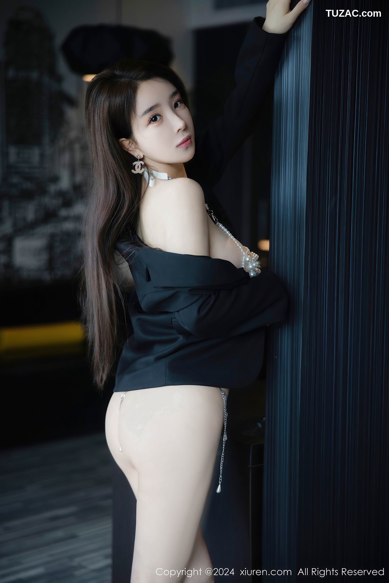 XiuRen秀人网-7939-雨儿baby-黑外套珍珠链式情趣内衣爆乳-2024.01.10